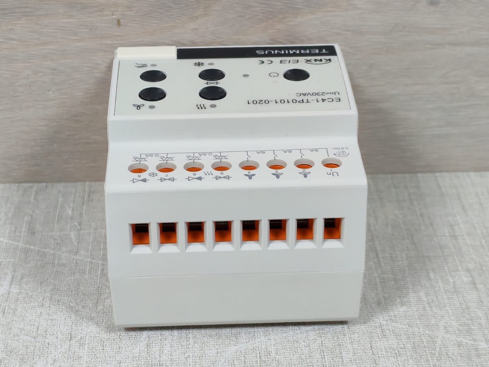 Terminus EC41-TP0101-0201 TERMINUS EC41-TP0101-0201 Fan Coil-Actuator KNX 8