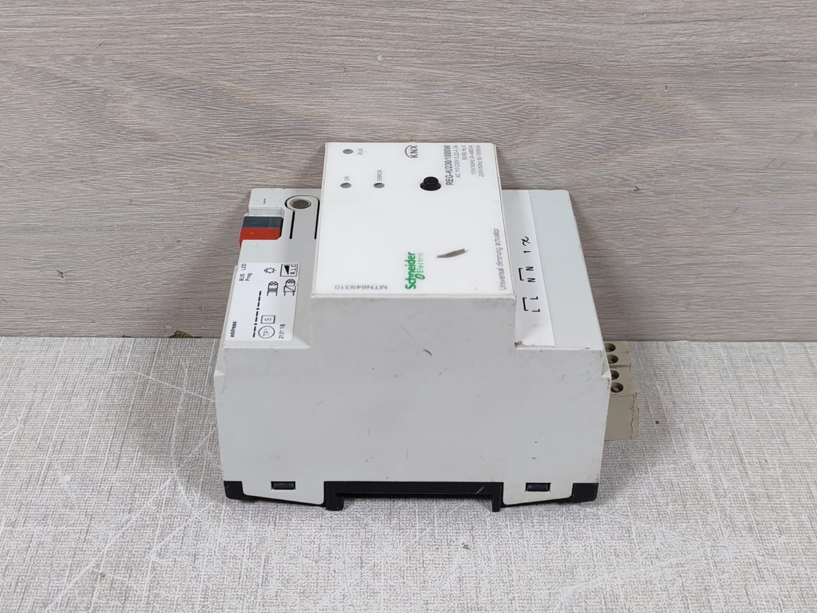 Schneider Electric MTN649310 Schneider Electric MTN649310 Universal Dimming Actuator 4