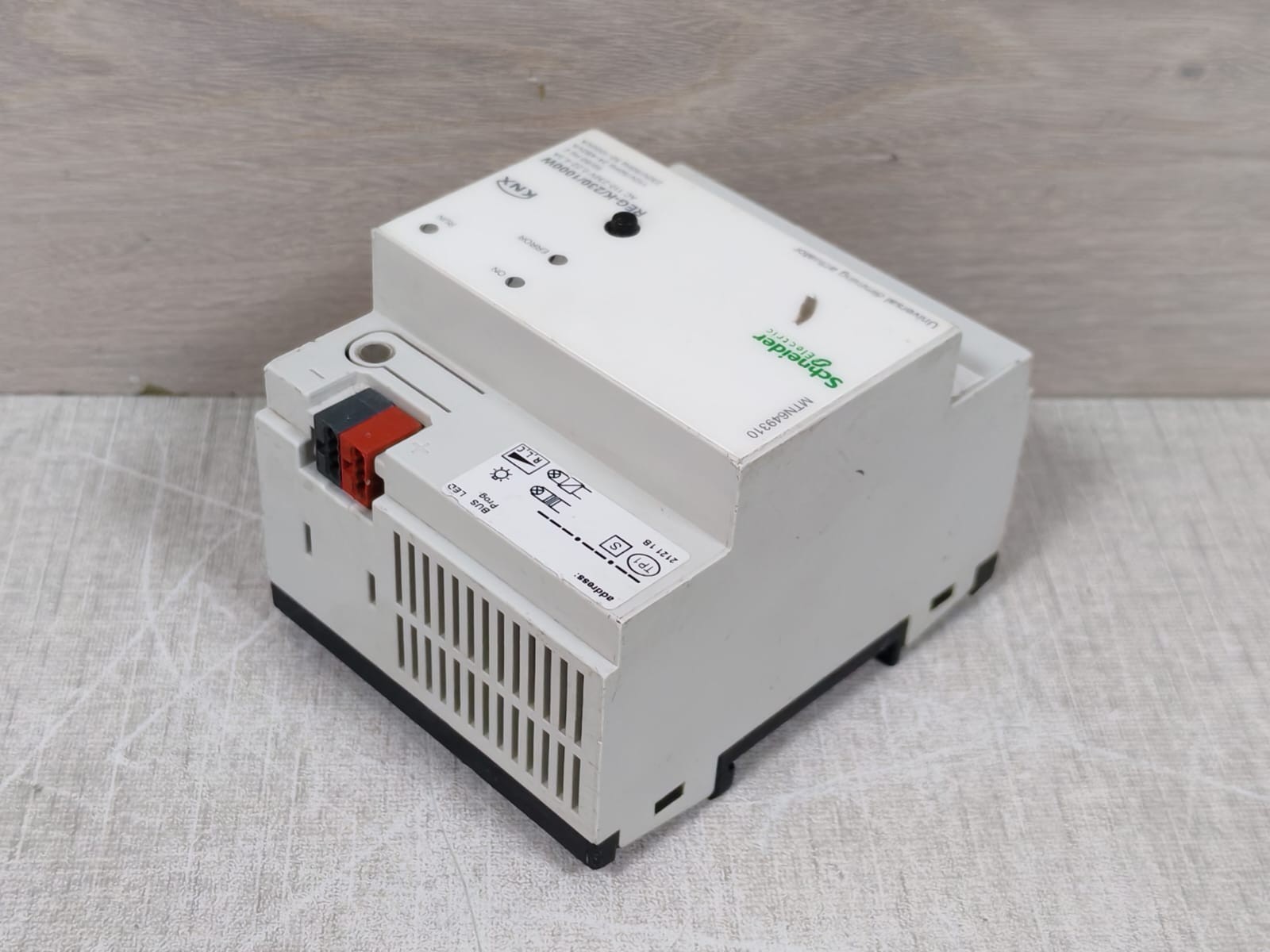 Schneider Electric MTN649310 Schneider Electric MTN649310 Universal Dimming Actuator 8