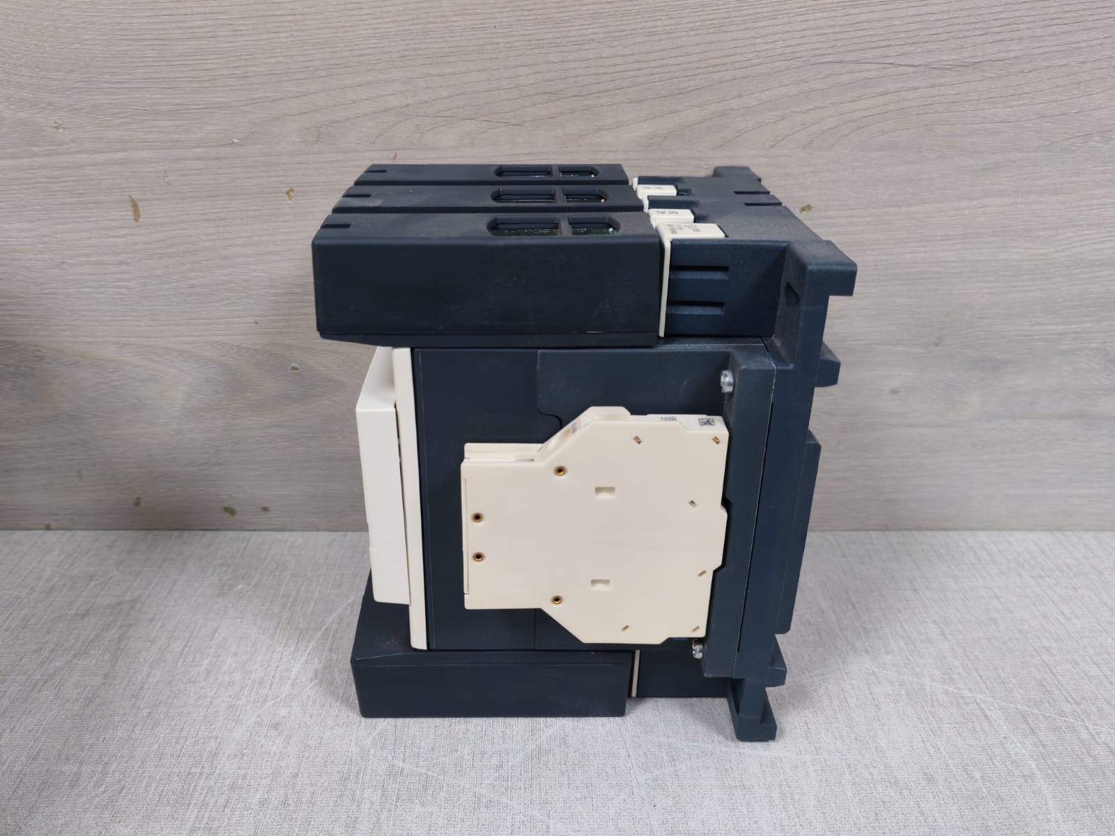 Telemecanique LC1D150 TELEMECANIQUE LC1D150 3-Pole Contactor 7