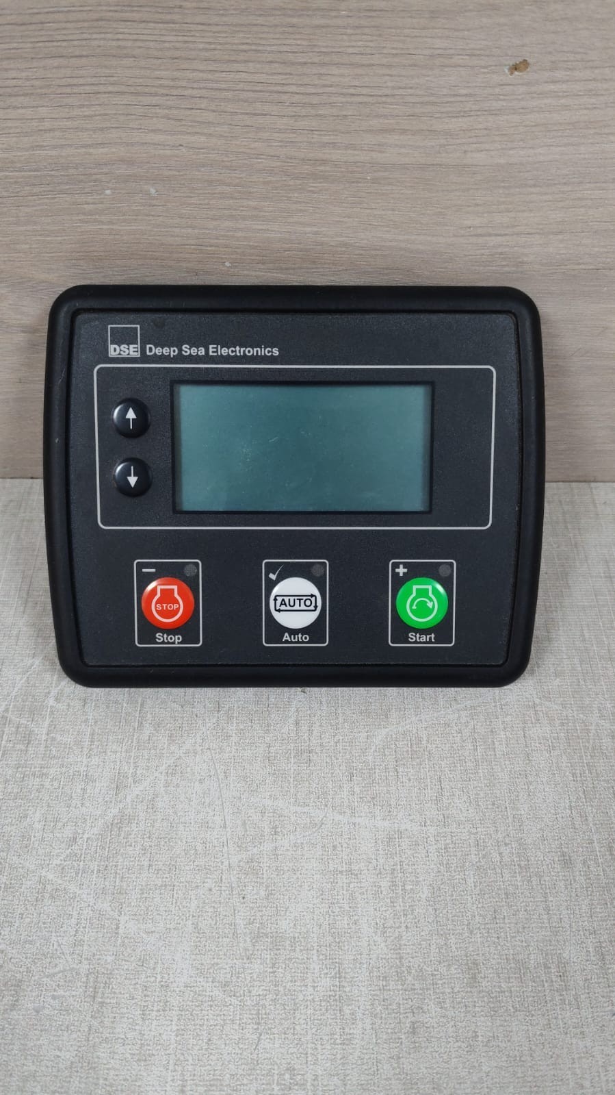 DEEP SEA ELECTRONICS E100 / E100-002-01 DEEP SEA ELECTRONICS E100 / E100-002-01 ENGINE CONTROLLER 3