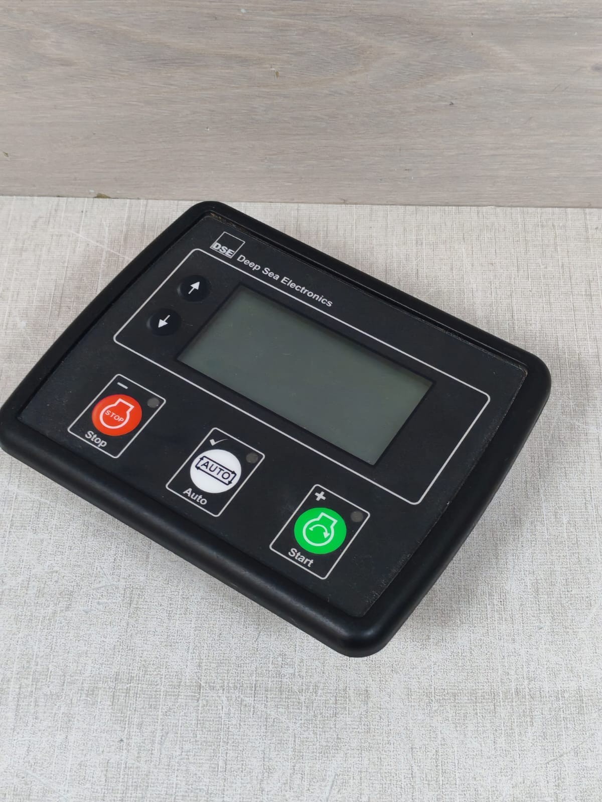 DEEP SEA ELECTRONICS E100 / E100-002-01 DEEP SEA ELECTRONICS E100 / E100-002-01 ENGINE CONTROLLER 5