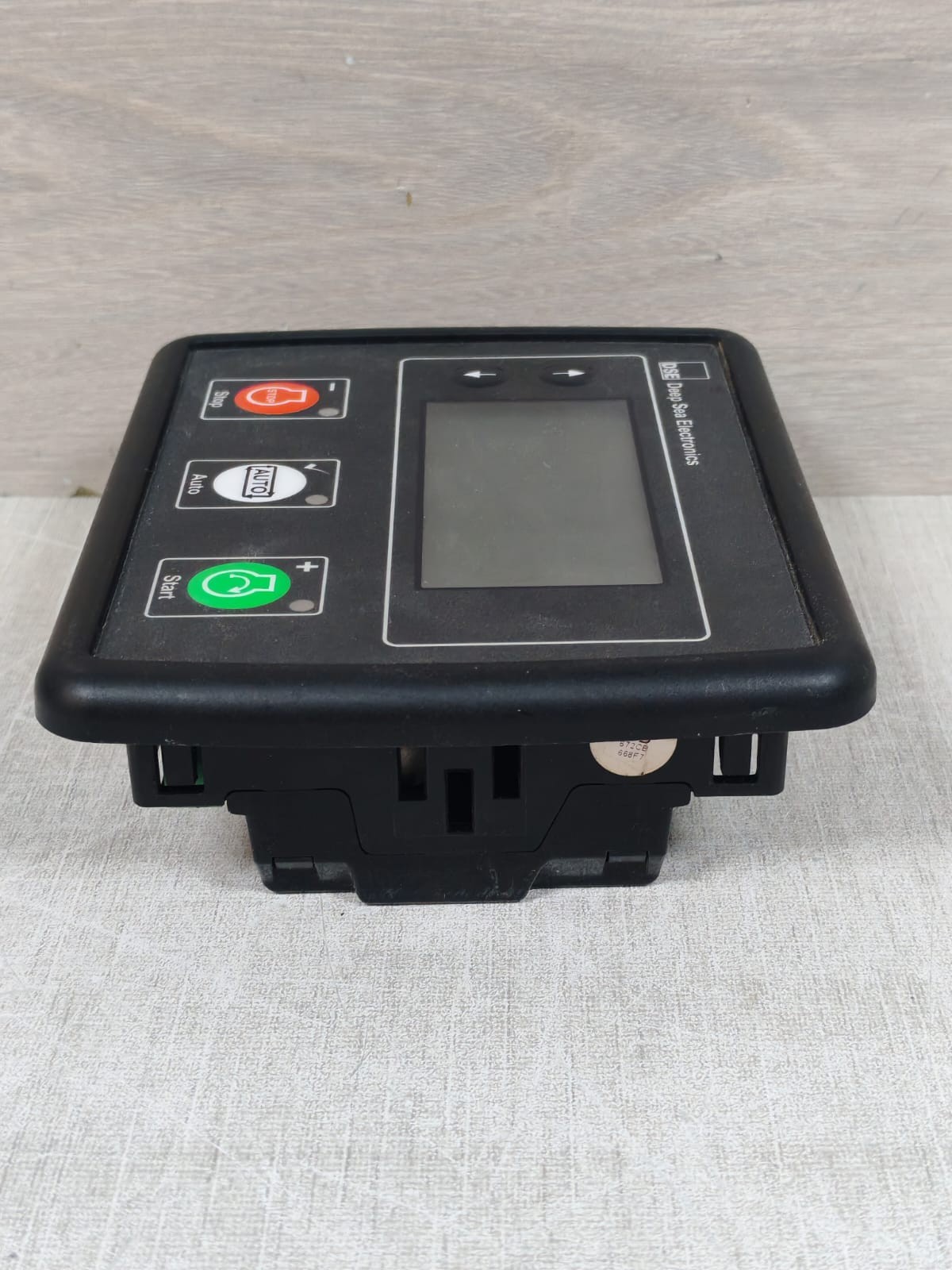 DEEP SEA ELECTRONICS E100 / E100-002-01 DEEP SEA ELECTRONICS E100 / E100-002-01 ENGINE CONTROLLER 9