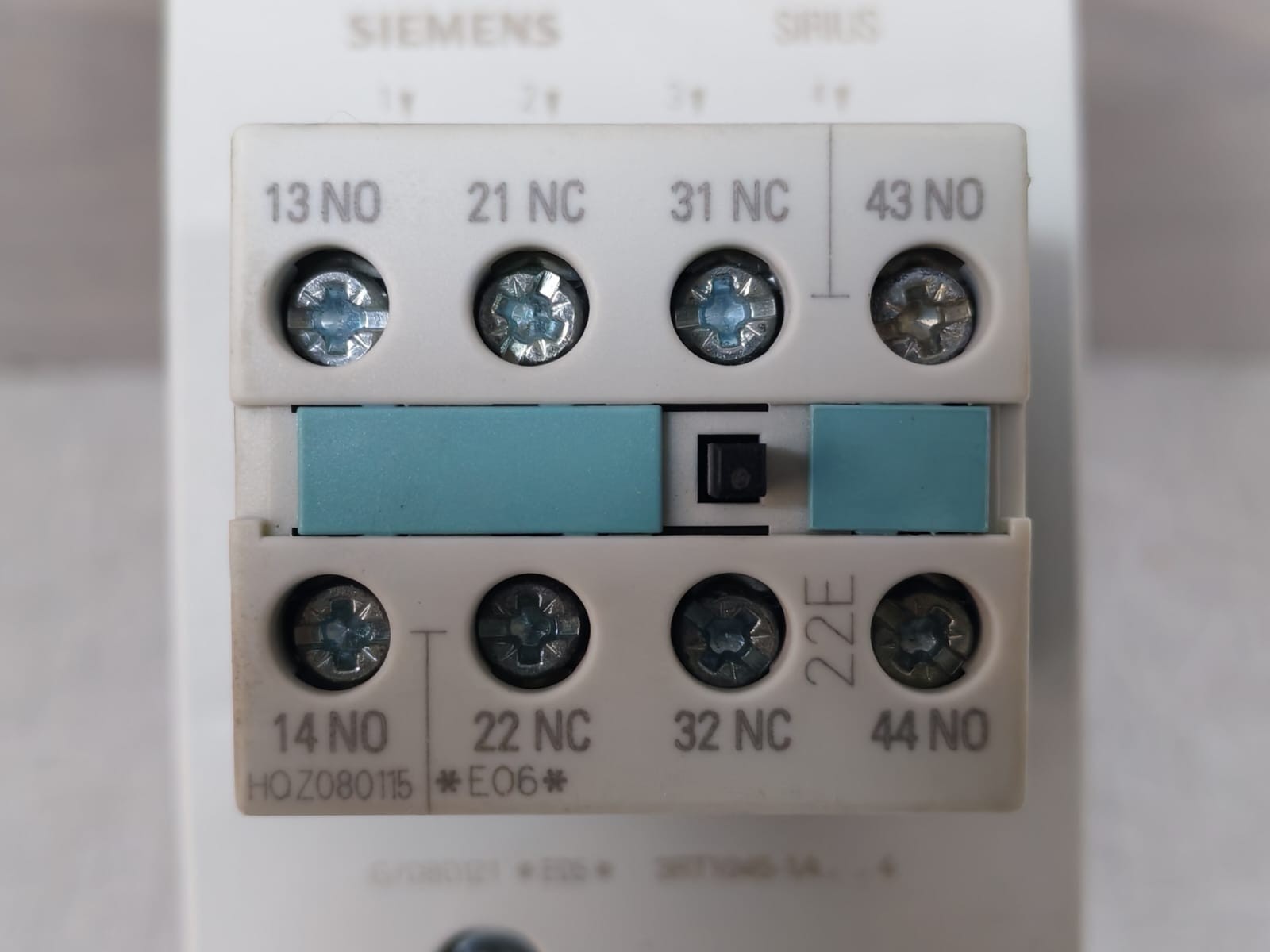 Siemens 3RT1045-1AP04 Siemens 3RT1045-1AP04 Power Contactor 2