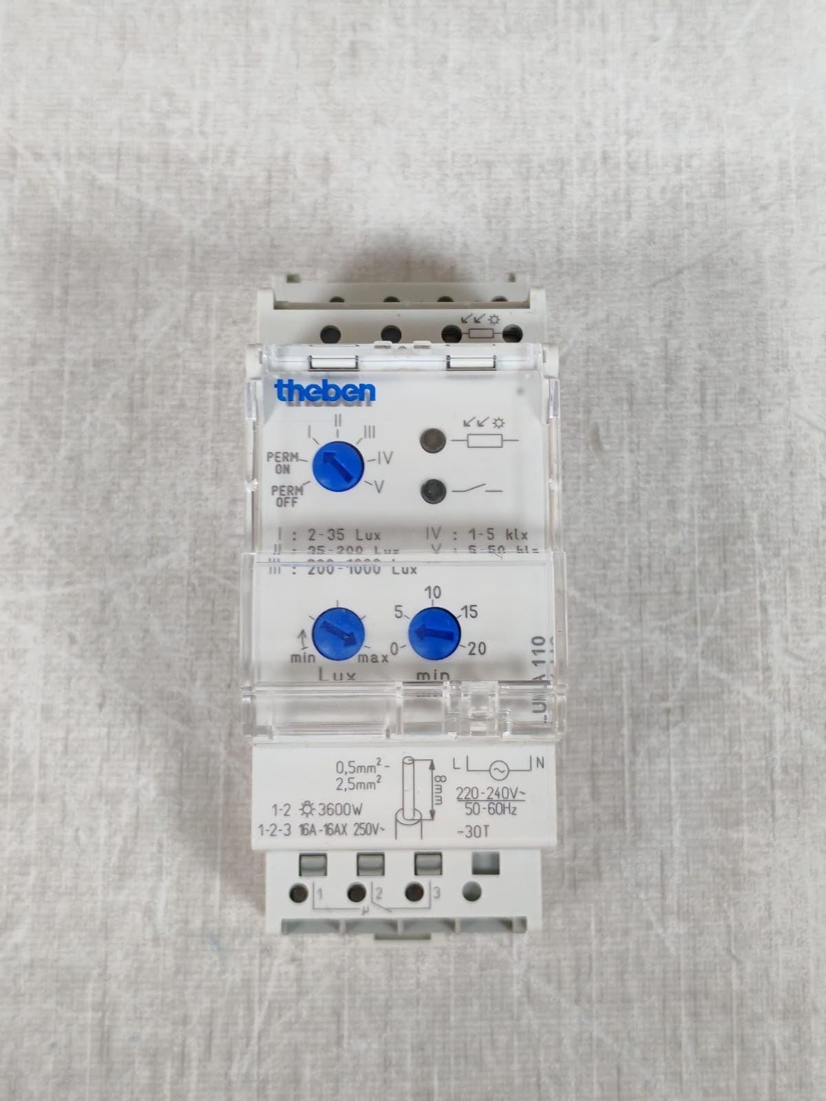 THEBEN LUNA 110 THEBEN LUNA 110 TWILIGHT SWITCH 3