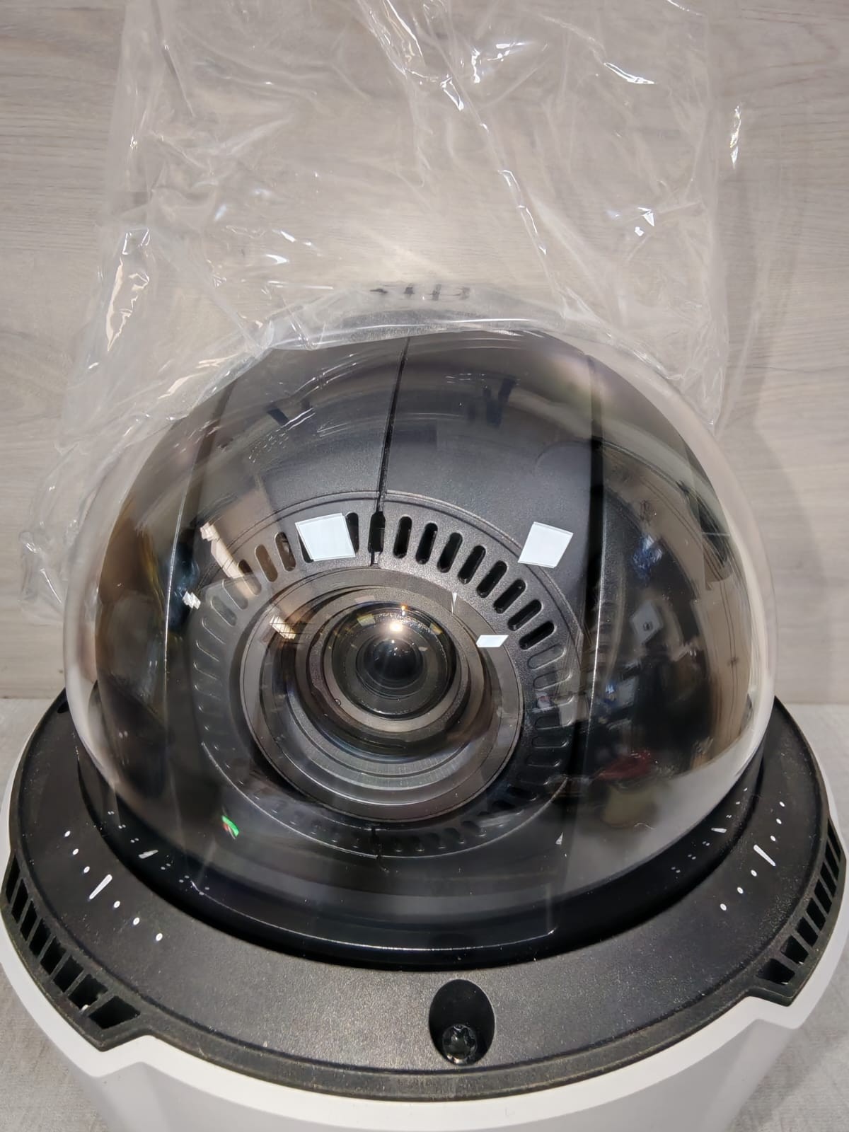 Axis P5654-E, 01758-001 AXIS P5654-E PTZ 50 Hz P/N: 01758-001 Dome Network Camera 2