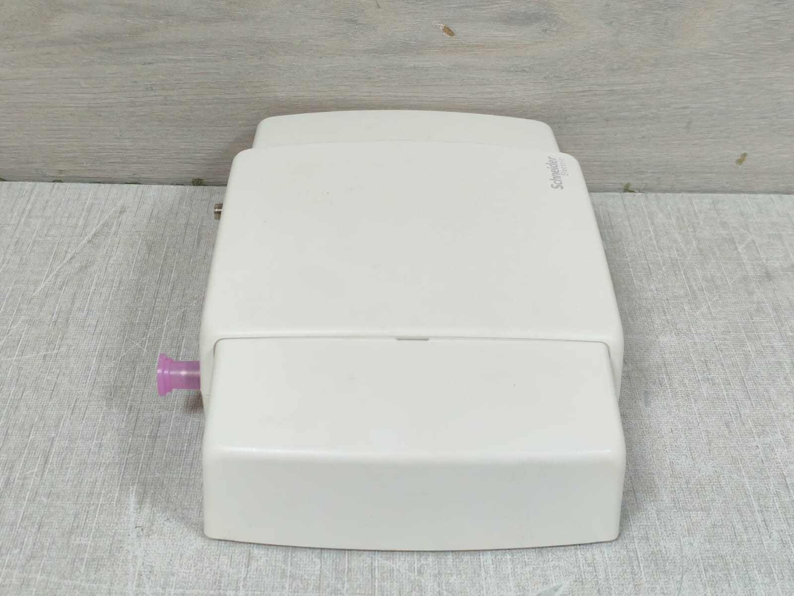 Schneider Electric MPM-GW-DI0-5045 Schneider Electric MPM-GW-DI0-5045 Manager Gateway with 868Mhz Enocean & Zigbee 8