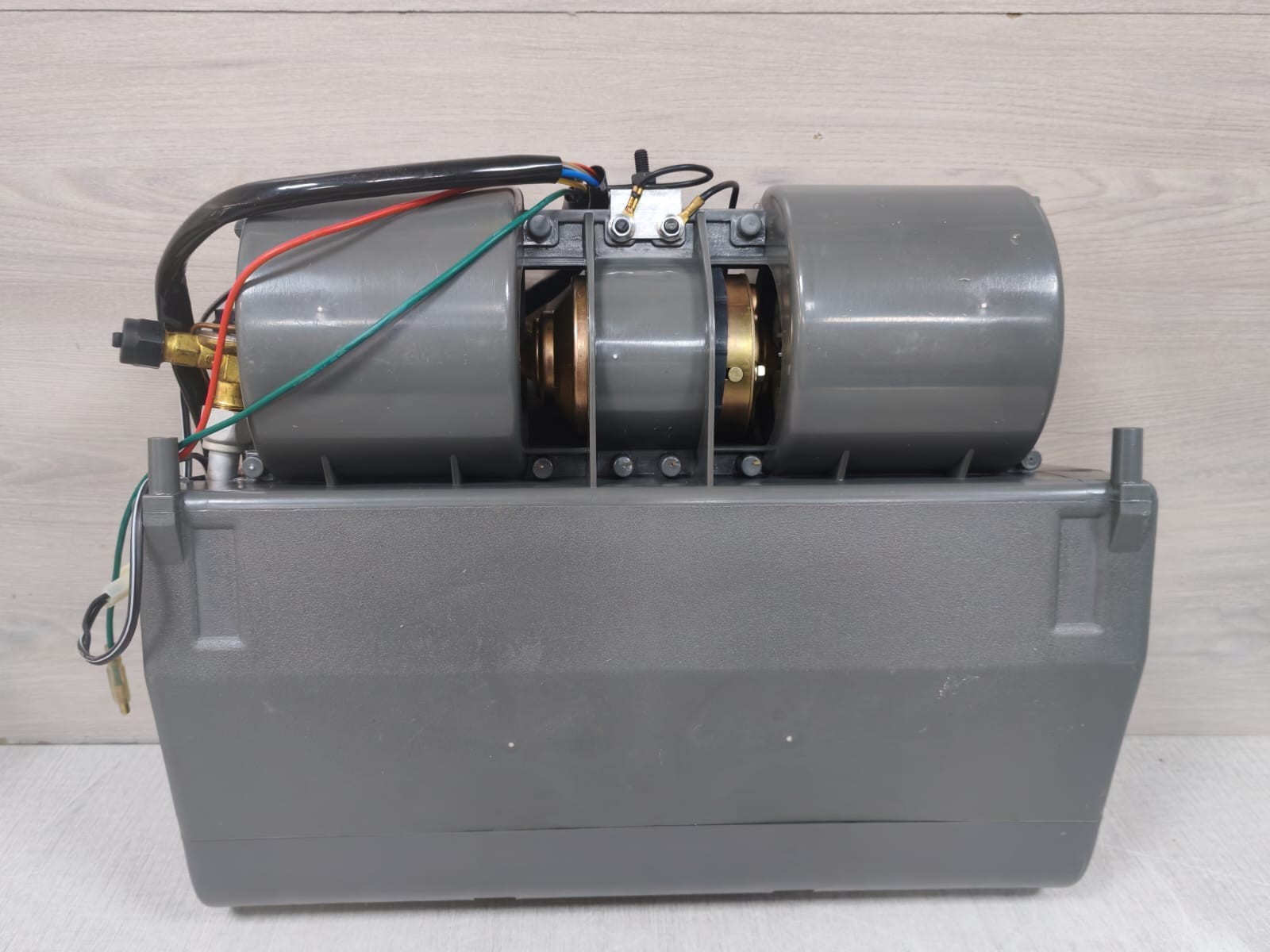 AMPEX AM-20012 AMPEX AM 20012 Car Air Conditioner 12 Volt/RPM 3350 10