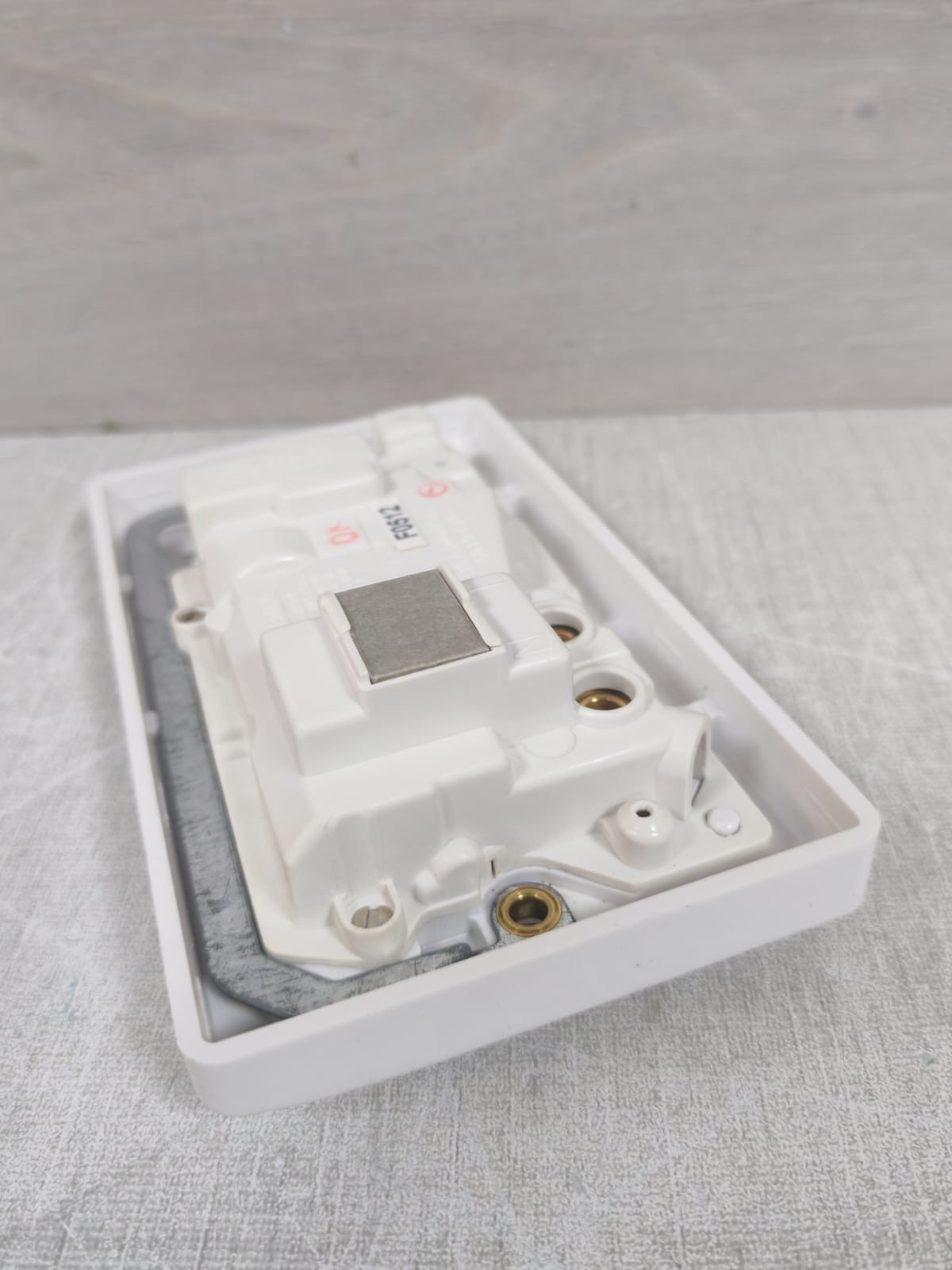 MK F0512 MK K6303 WHI LOGIC PLUS F0512 13A 1G Double Pole RCD Protected Switch Socket 6