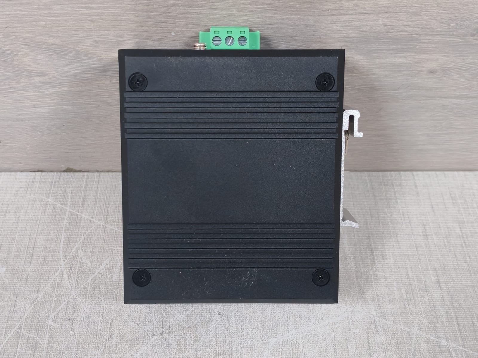 Uotek UT-6408GC UOTEK UT-6408GC 8-Port 1000M Unmanaged Ethernet Switch 7