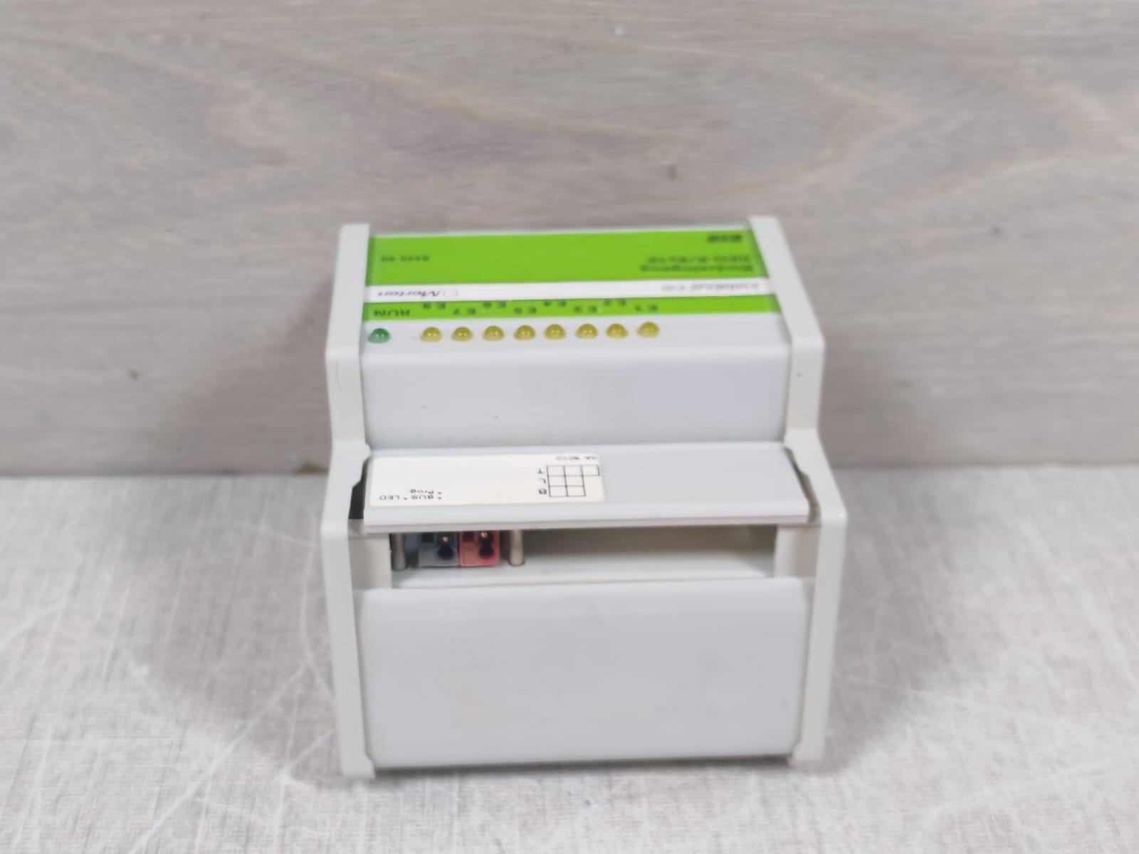 Merten 644590 Merten 644590 Binary Input REG-K/8x10 4