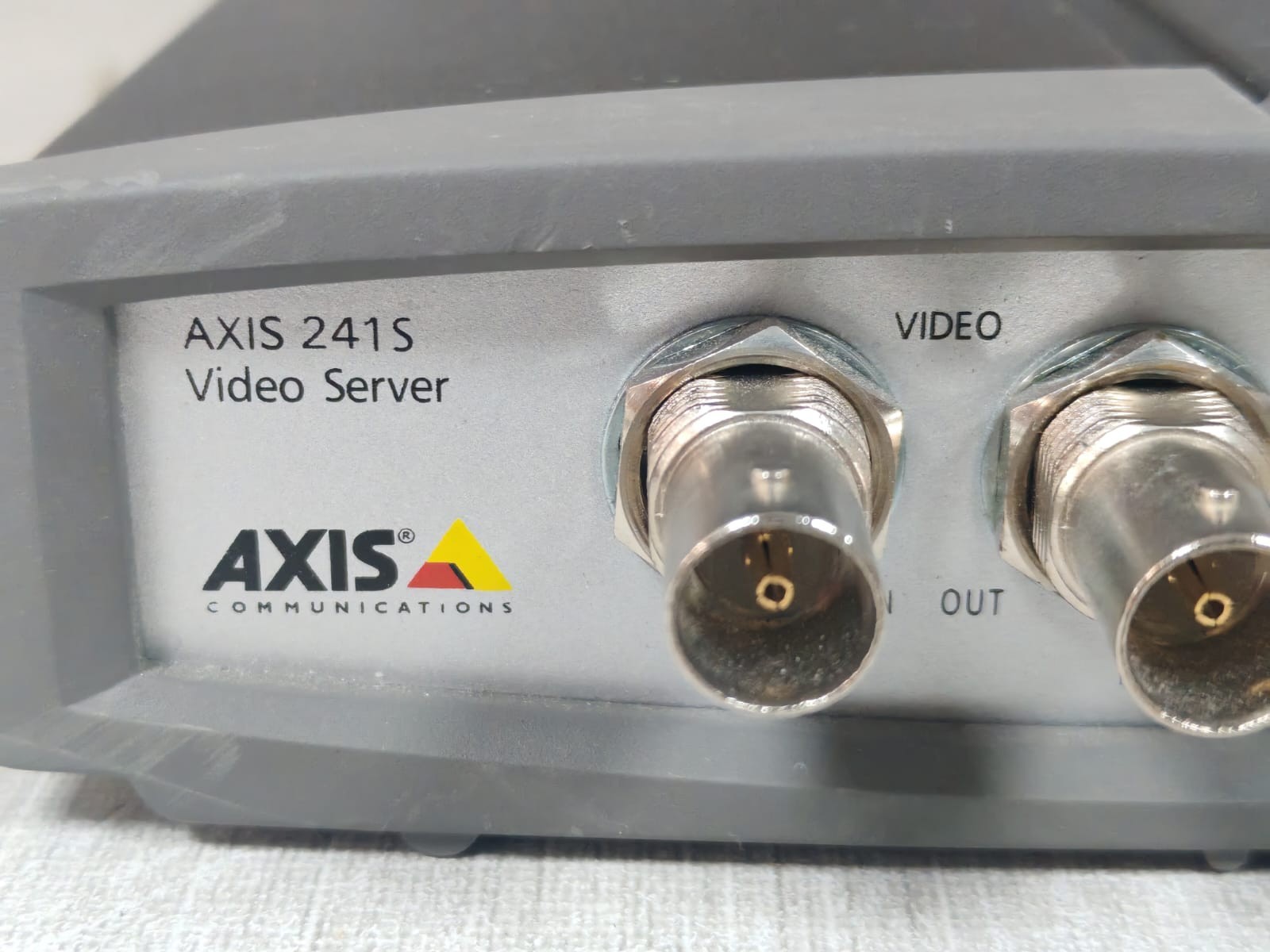 AXIS COMMUNICATIONS 0186-001-04 AXIS COMMUNICATIONS 241S P/N 0186-001-04 VIDEO SERVER 2