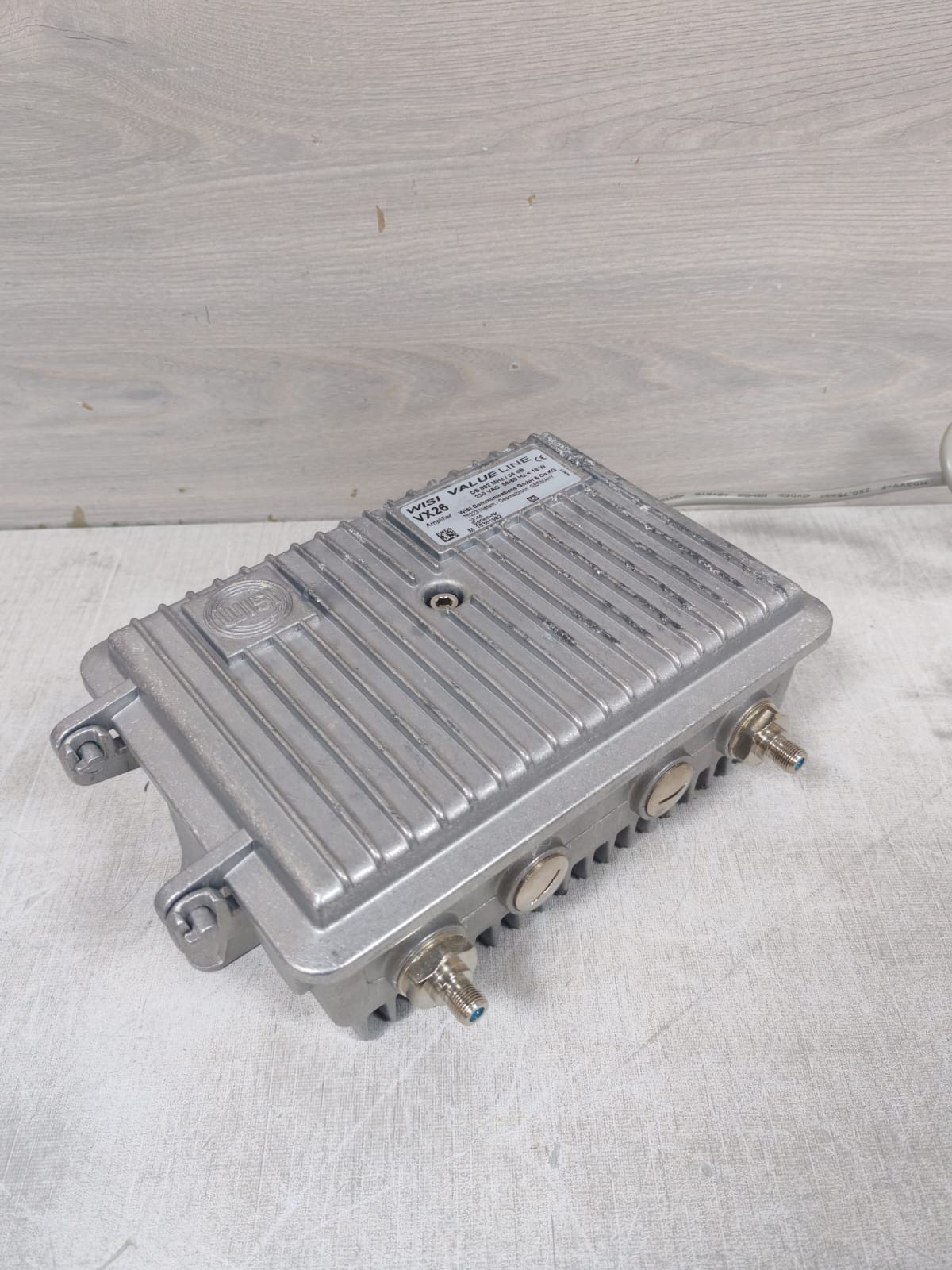 WISI COMMUNICATIONS VX26 WISI COMMUNICATIONS VALUE LINE VX26 DISTRIBUTION AMPLIFIER 2