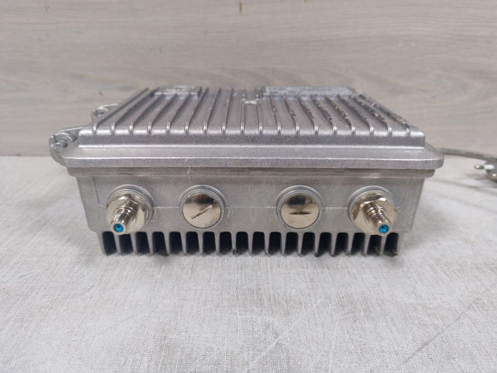 WISI COMMUNICATIONS VX26 WISI COMMUNICATIONS VALUE LINE VX26 DISTRIBUTION AMPLIFIER 9