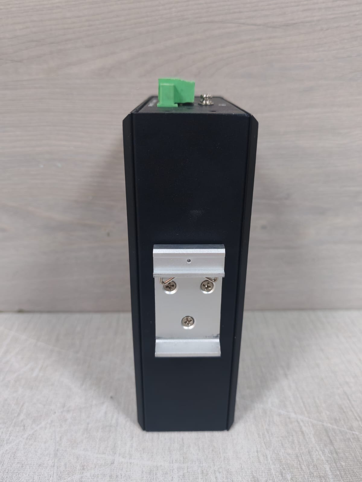 UOTEK UT-6428-8T-2GP-POE UOTEK UT-6428-8T-2GP-POE 8+2G GIGABIT UNMANAGED POE ETHERNET SWITCH 8