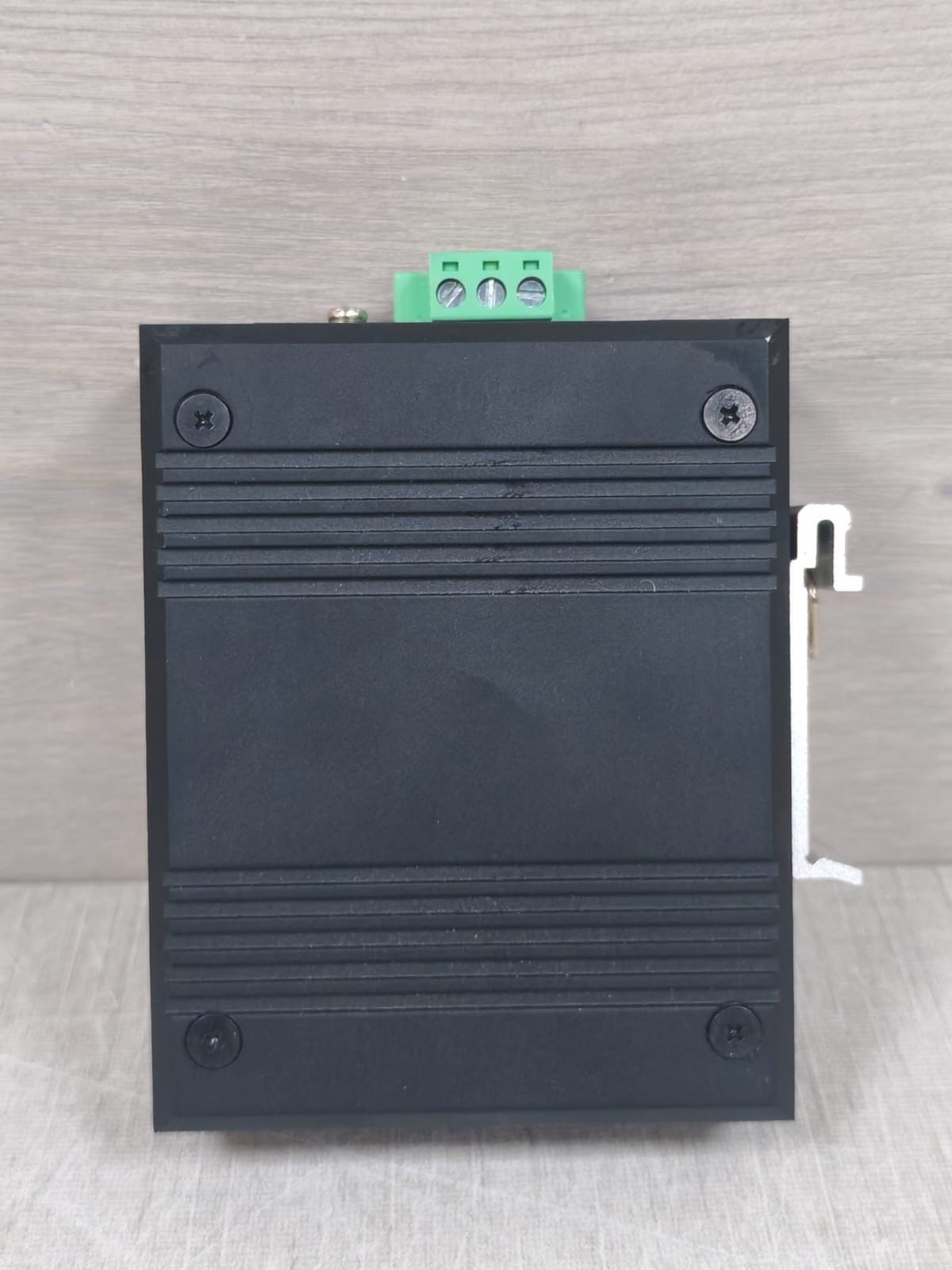 UOTEK UOTEK UT-6405C UOTEK UT-6405C 5-PORT 100M UNMANAGED ETHERNET SWITCH 7