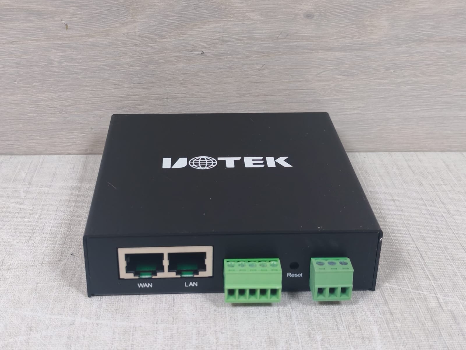 Uotek R9505-FS UOTEK R9505-FS 4G(1WAN+1LAN) INDUSTRIAL ROUTER 3