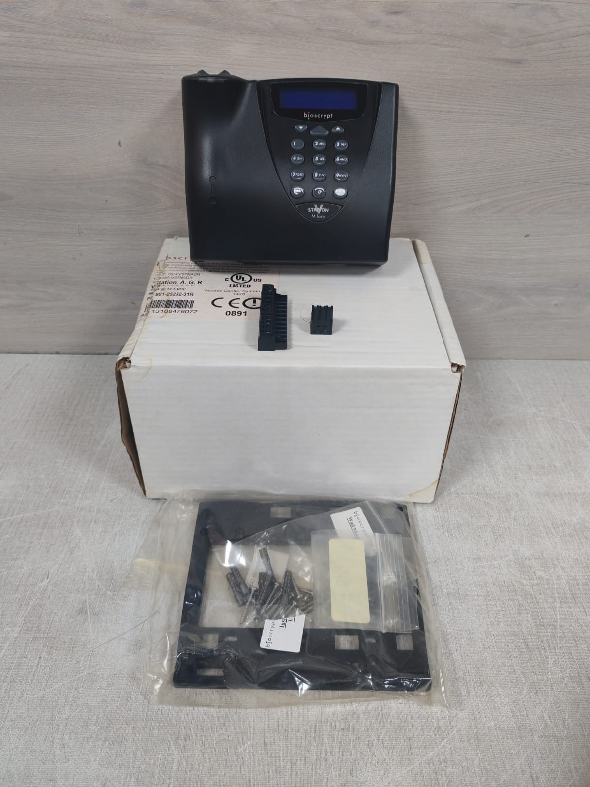BIOSCRYPT V-STATION A,G,R P/N:871-25232-31R FINGERPRINT READER- INCOMPLETE ACCS