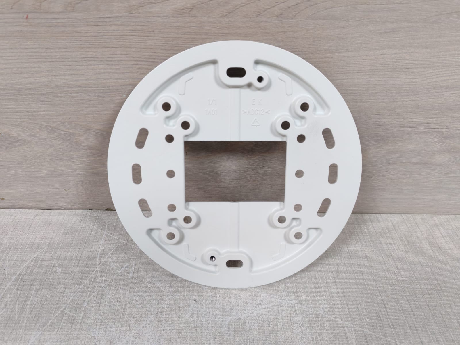 Axis 5502401 AXIS 5502-401 ACC MOUNTING BRACKET AXIS P3343 2