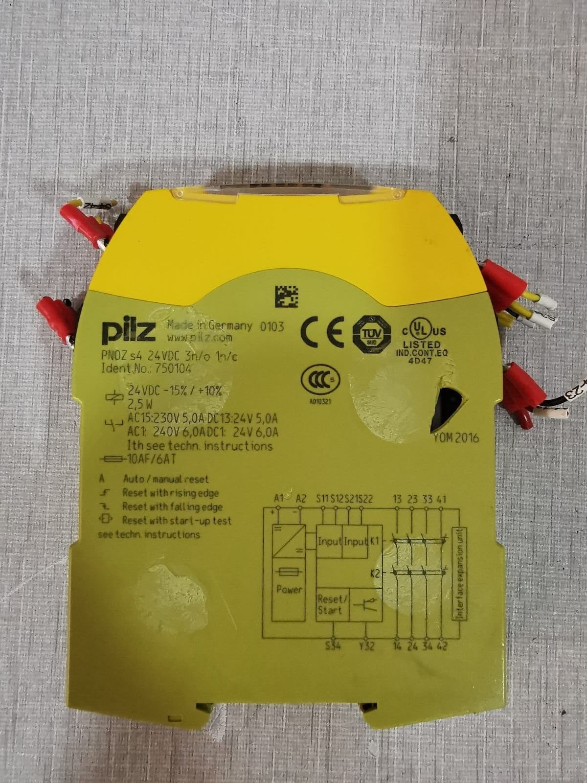 Pilz 750104 Pilz PNOZ s4 750104 Module Damaged Frame 2