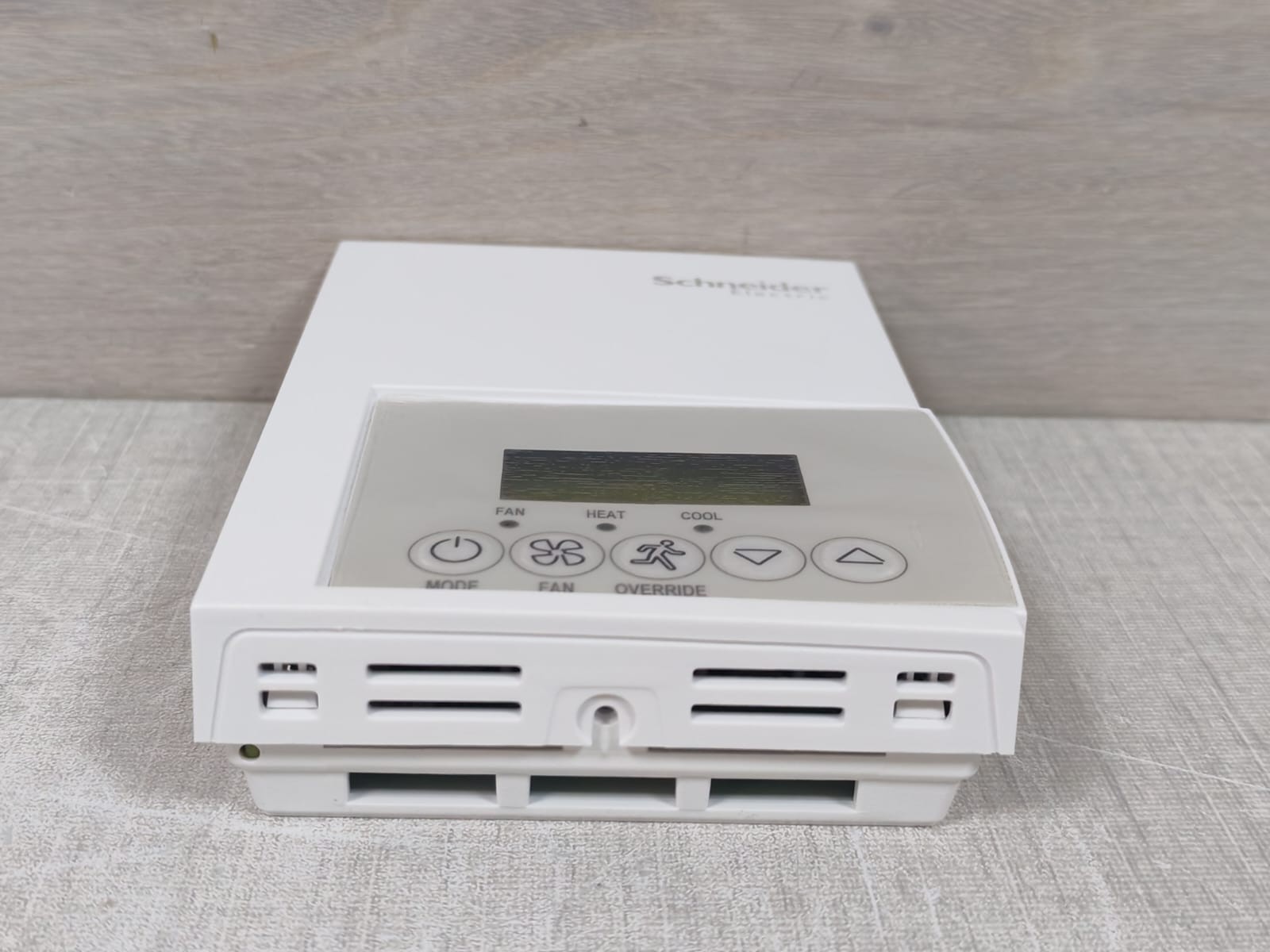 Schneider Electric SE7350F5045 SCHNEIDER ELECTRIC SE7350F5045 ROOM CONTROLLER-FAN COIL APPLICATIONS 7