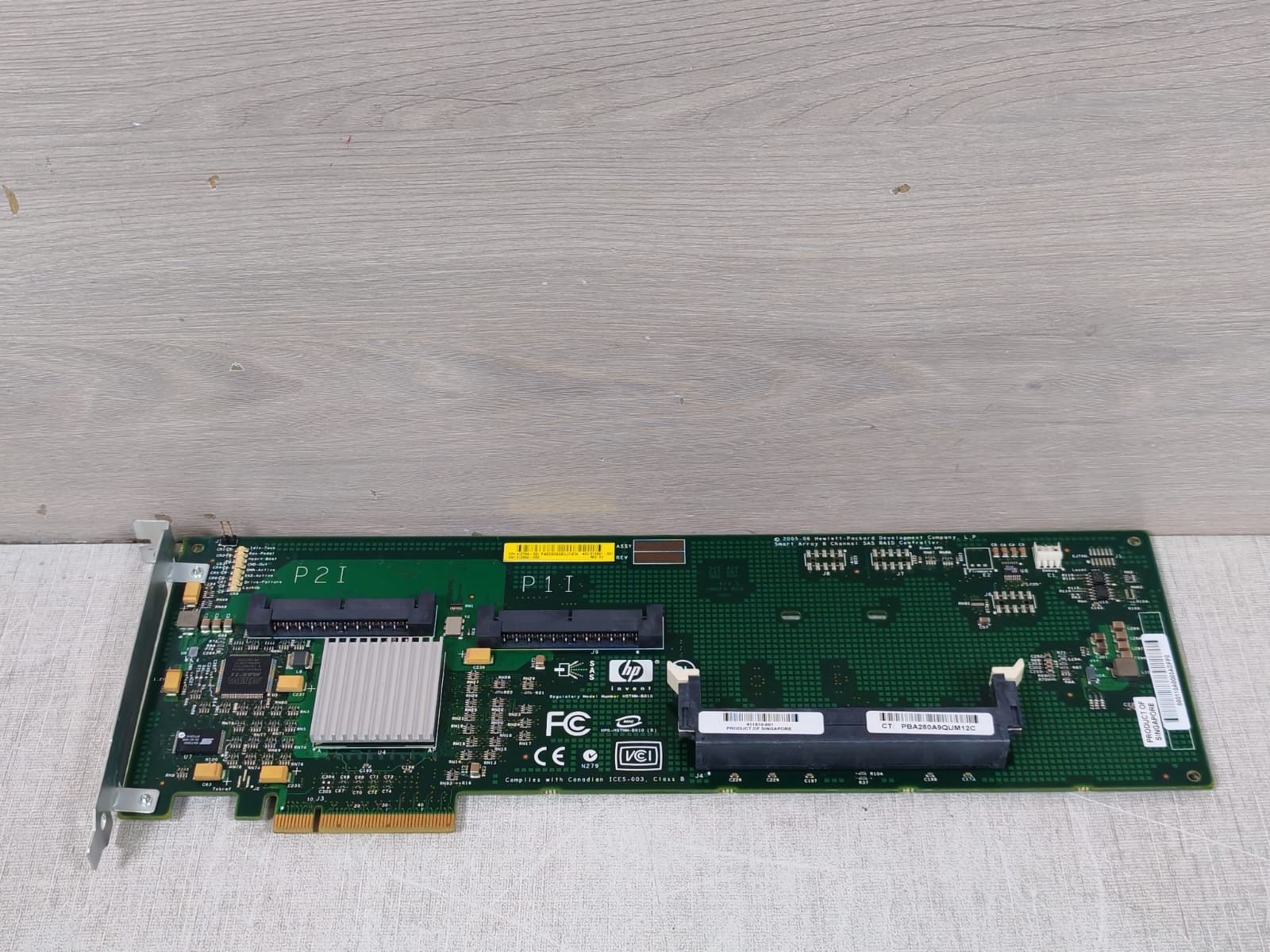 HP CO-412799-001 HP CO-412799-001 Smart Array E-200/64 PCle SAS RAID 5