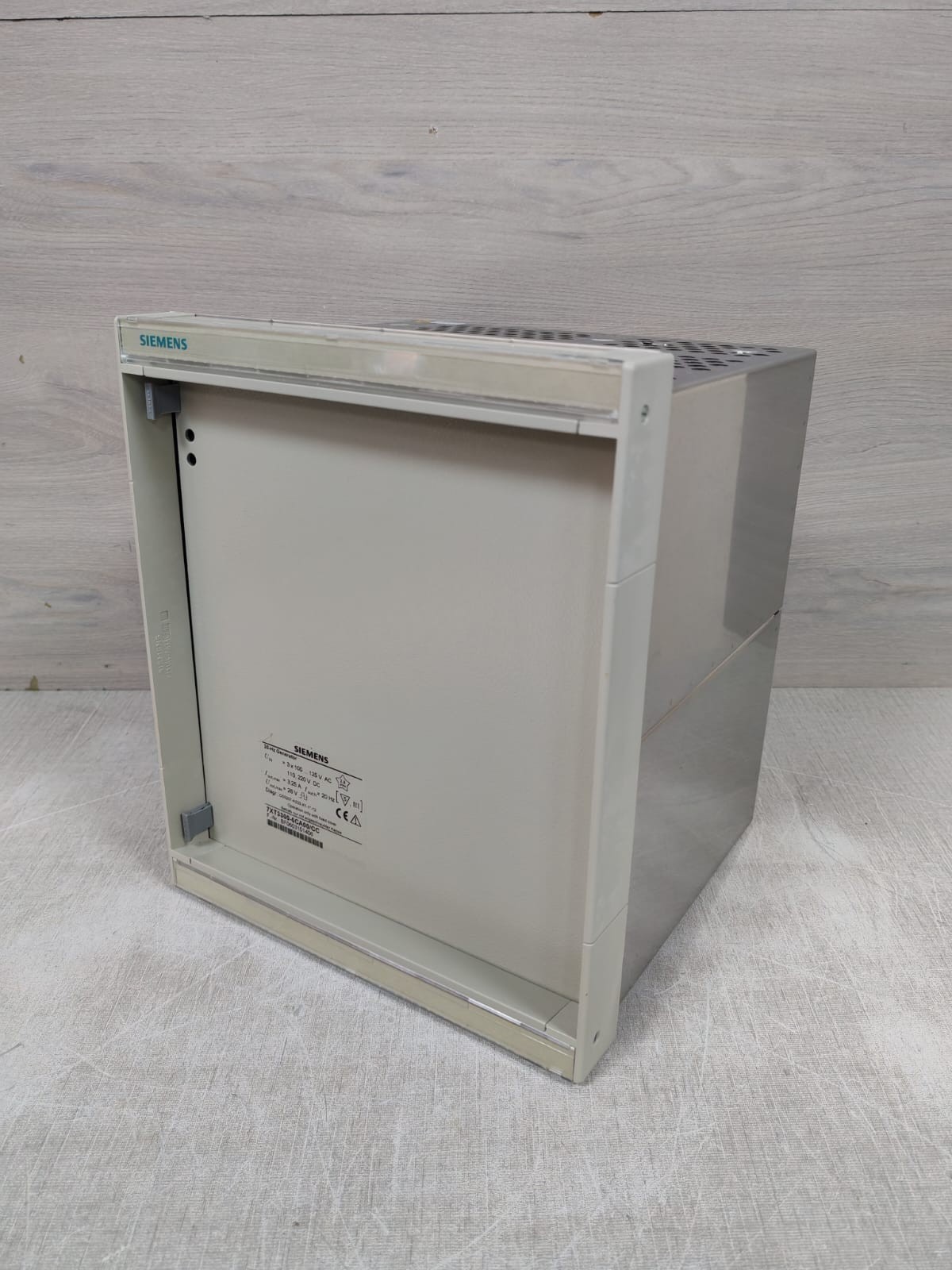 Siemens 7K33000CA00/CC /1P7K33000CA00/CC SIEMENS 7K33000CA00/CC /1P7K33000CA00/CC 20HZ GENERATOR 125VAC 4