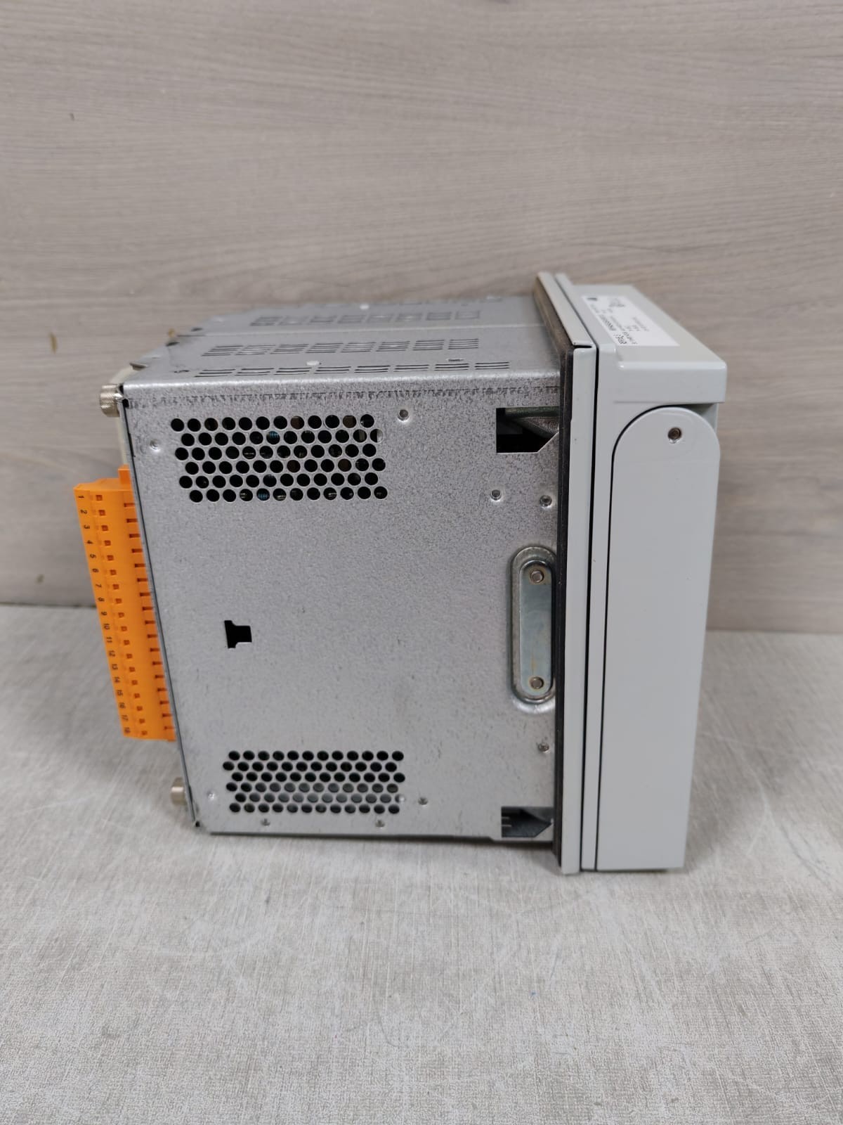 ABB REF615E_E HBFHAEAGNEA1BNN11E ABB REF615E_E HBFHAEAGNEA1BNN11E FEEEDER PROTECTION AND CONTROL RELAY 4.0 10
