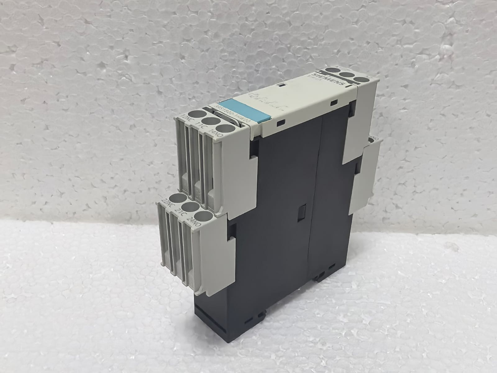 Siemens 3RS1800-1HW00 SIEMENS 3RS1800-1HW00 COUPLING RELAY 8