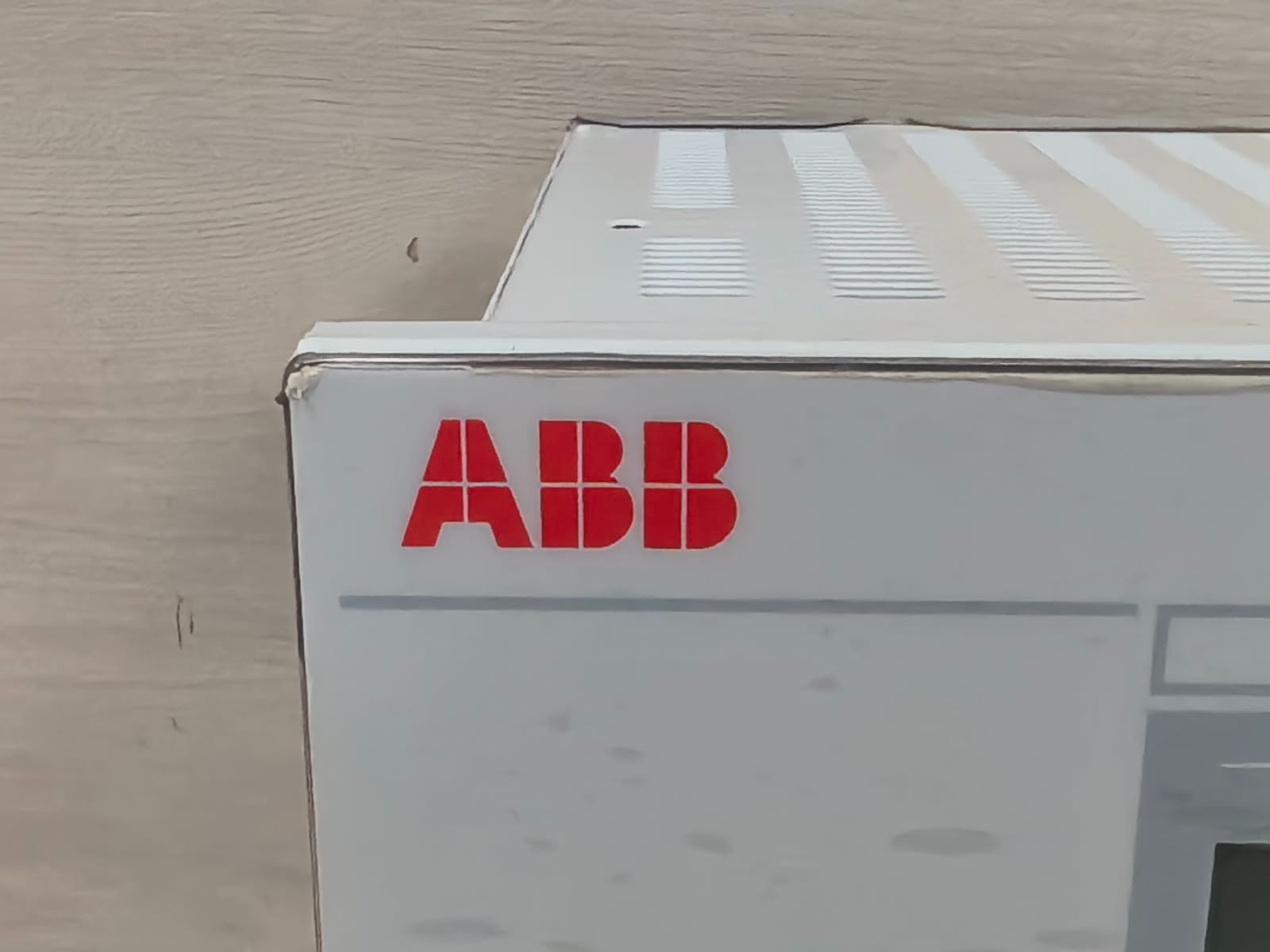 ABB 1MRK004814-AC ABB REC670 1MRK004814-AC BAY CONTROL 3
