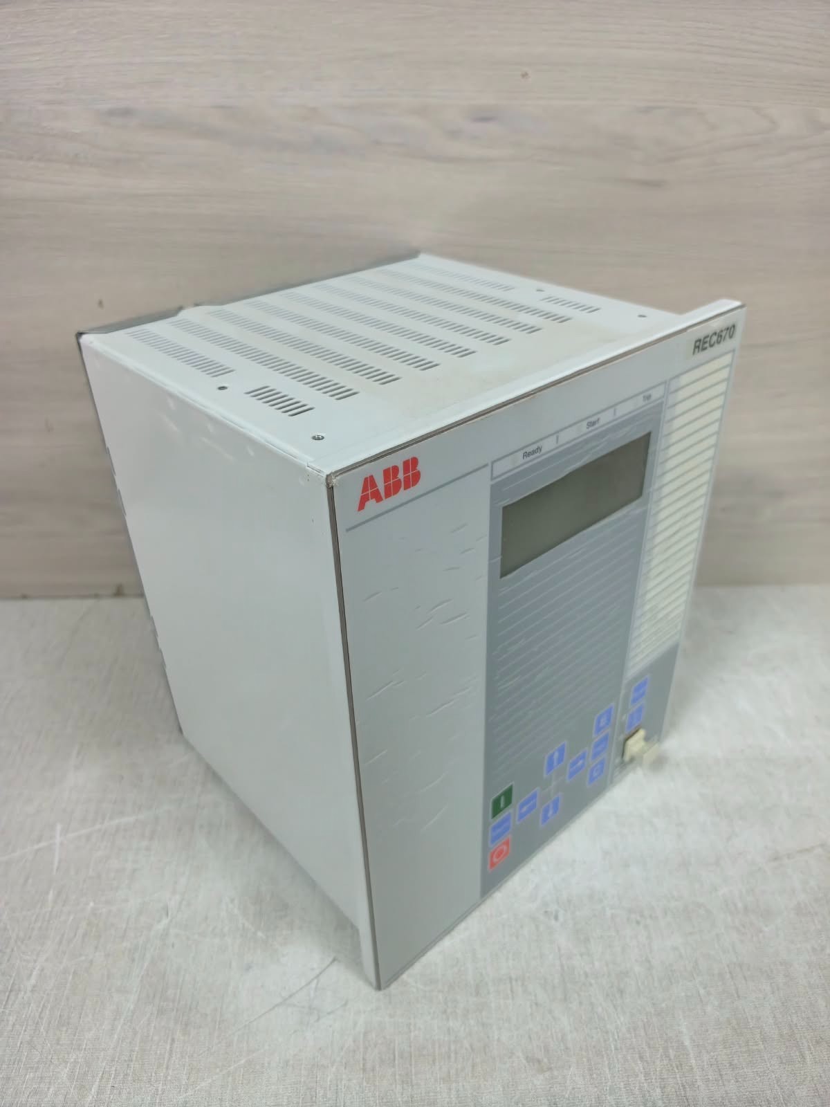 ABB 1MRK004814-AC ABB REC670 1MRK004814-AC BAY CONTROL 7