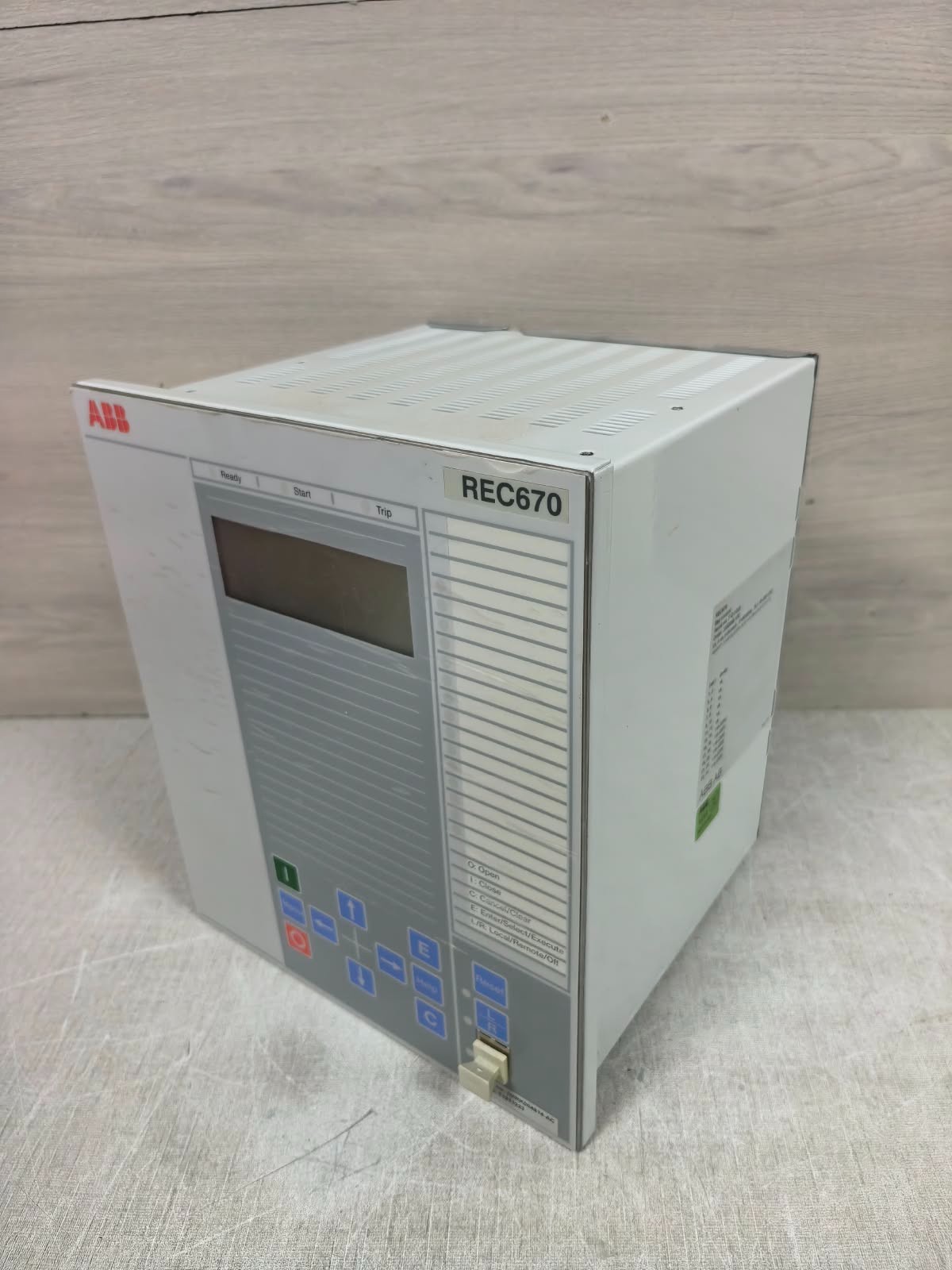 ABB 1MRK004814-AC ABB REC670 1MRK004814-AC BAY CONTROL 8