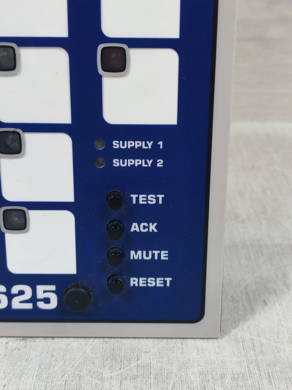 RTK INSTRUMENTS UC625 / UC625-40WT-HH-024-R-M3 RTK INSTRUMENTS UC625 / UC625-40WT-HH-024-R-M3 ALARM ANNUNCIATOR 24VDC 4