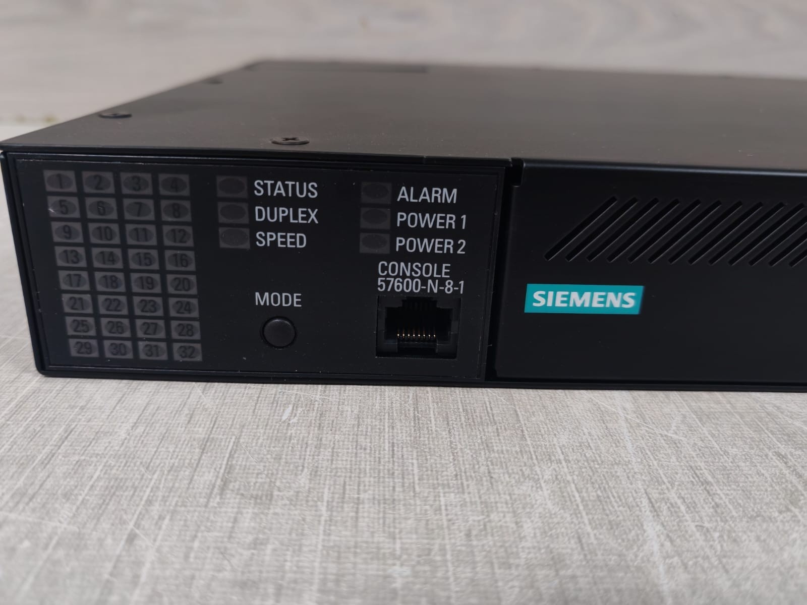 Siemens RSG2100NC SIEMENS RUGGEDCOM RSG2100NC 56BIT ENCRYPTION ETHERNET SWITCH 4