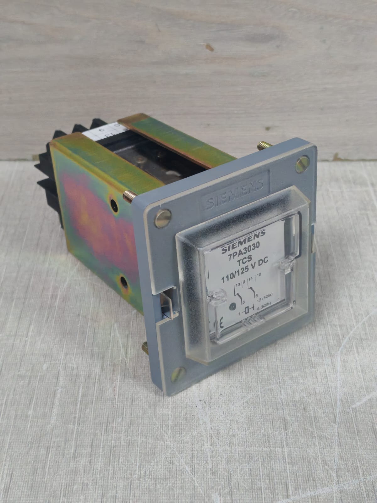 Siemens 7PA3030-1 SIEMENS 7PA3030 7PA3030-1 TRIP CIRCUIT SUPERVISION 2 NC/NO W/ SOCKET 100-125VDC 5