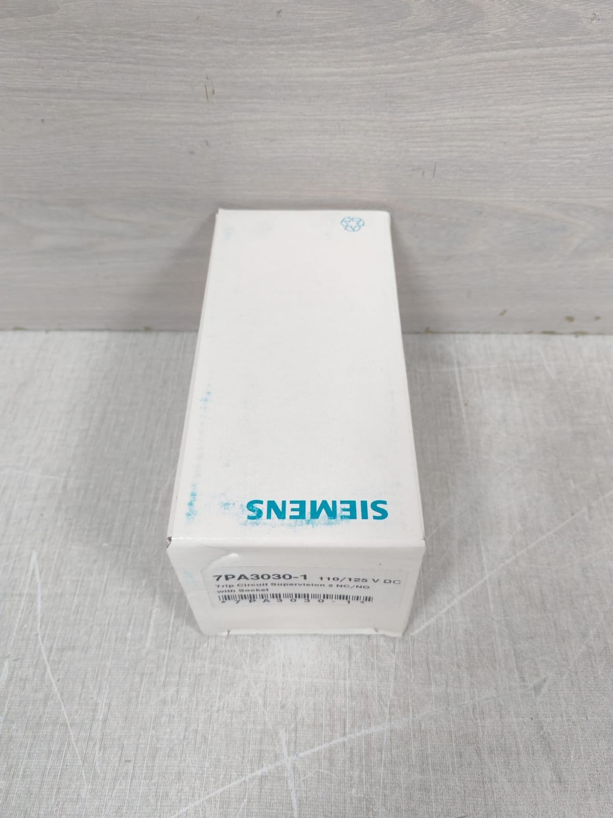 Siemens 7PA3030-1 SIEMENS 7PA3030 7PA3030-1 TRIP CIRCUIT SUPERVISION 2 NC/NO W/ SOCKET 100-125VDC 10