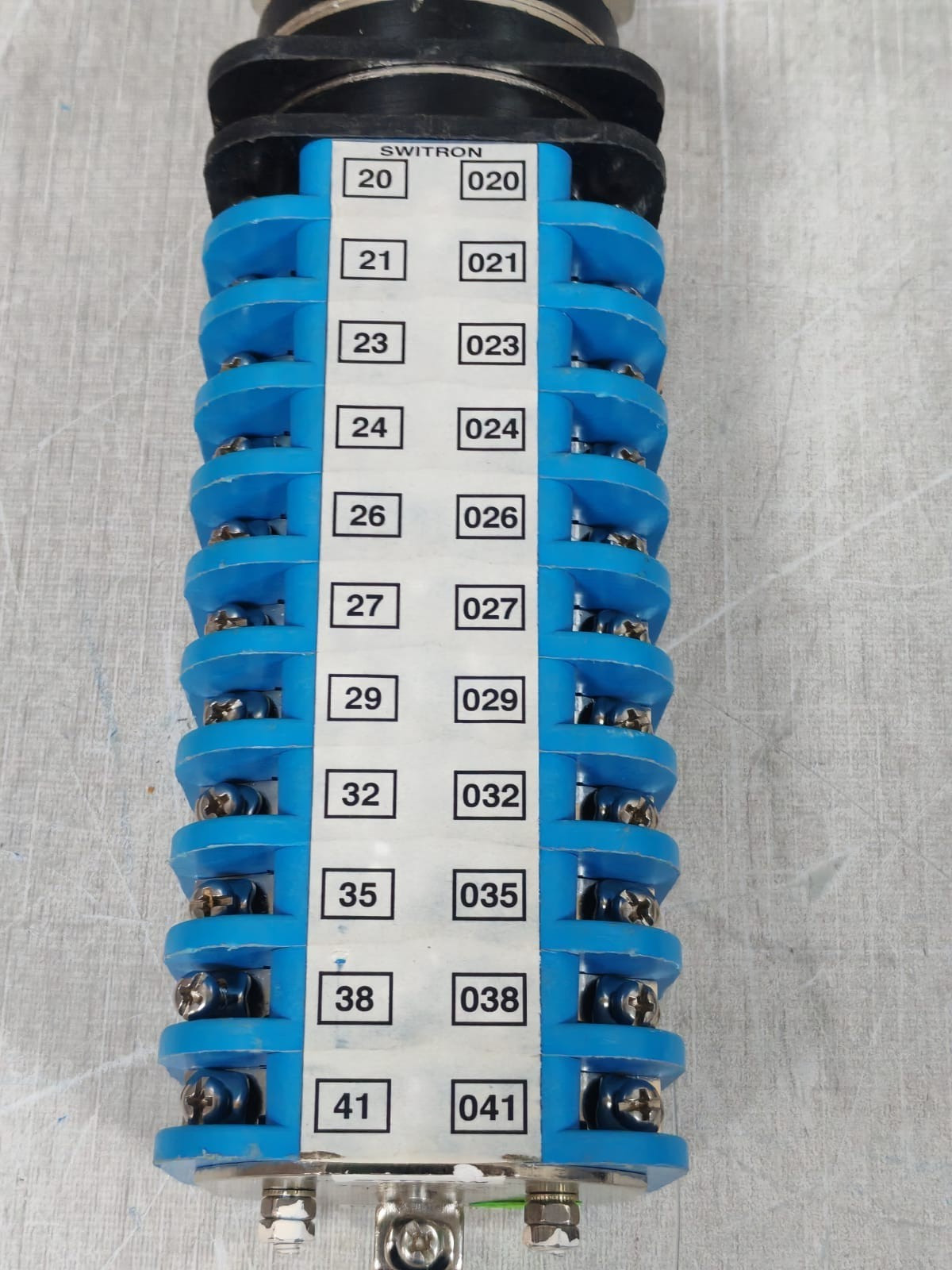 SWITRON SPC32P12249R/T79/W SWITRON POS-1 SPC32P12249R/T79/W ROTARY SWITCH 32A /440VAC 8