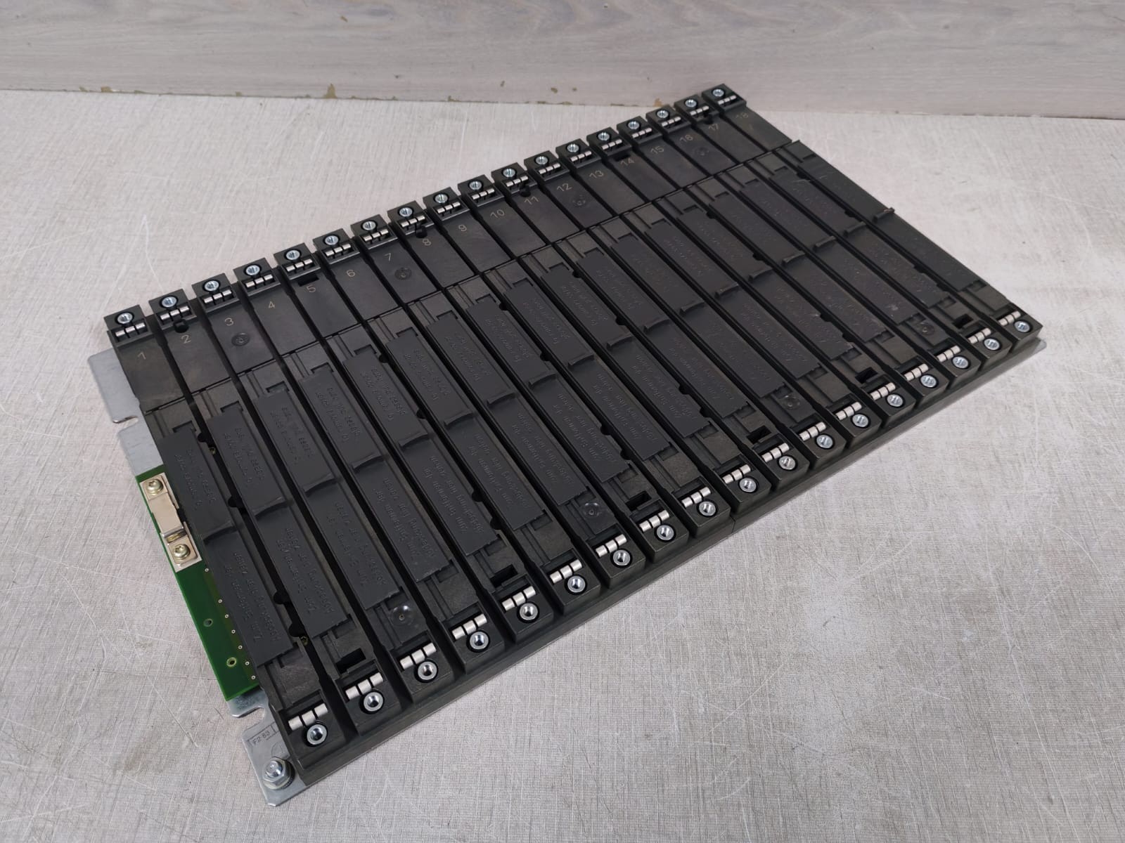 Siemens 1P6ES7400-1TA01-0AA0 SIEIMENS SIMATIC S7 1P6ES7400-1TA01-0AA0 RACK UR1 2
