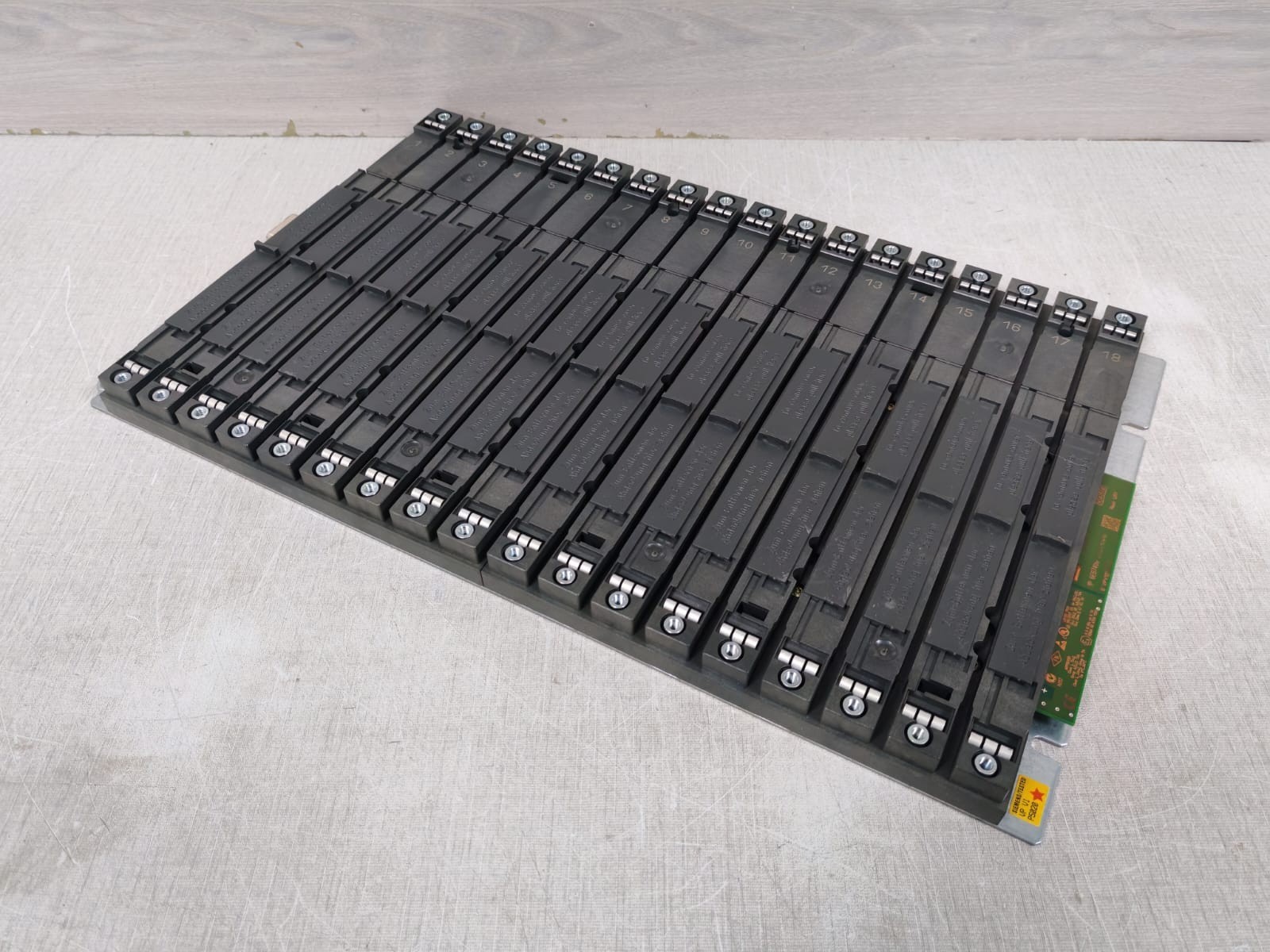 Siemens 1P6ES7400-1TA01-0AA0 SIEIMENS SIMATIC S7 1P6ES7400-1TA01-0AA0 RACK UR1 3
