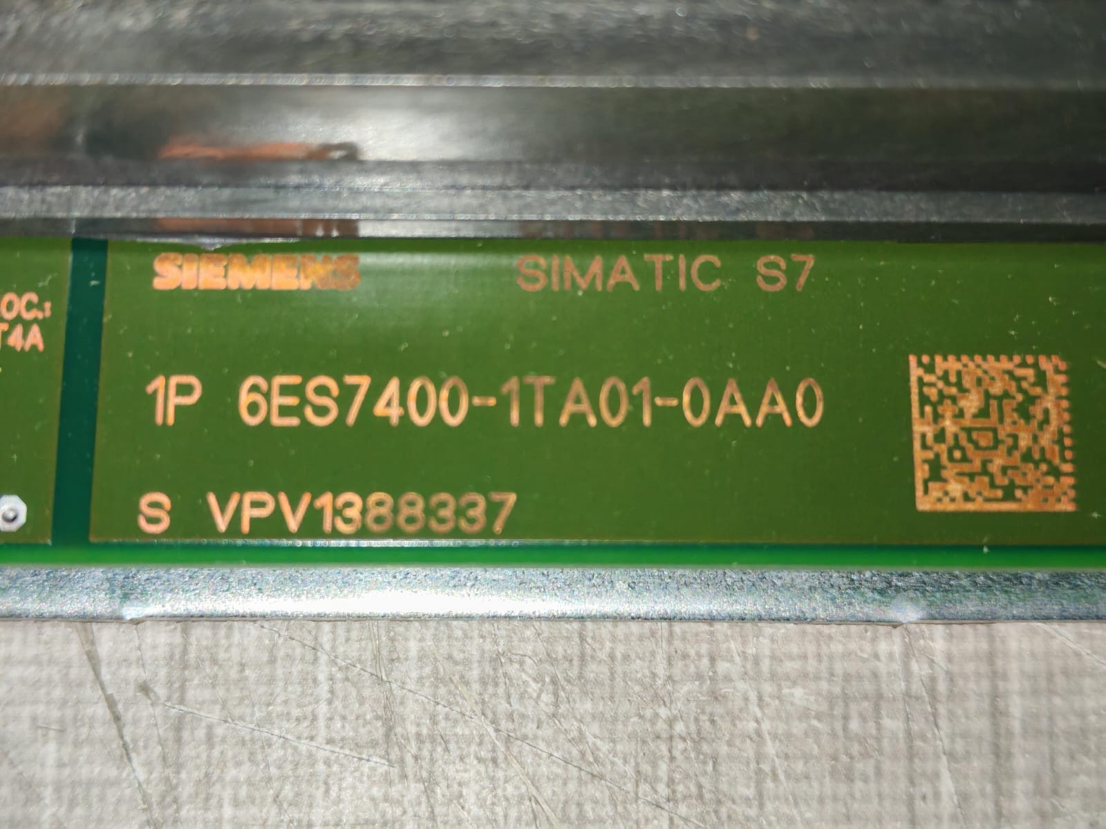 Siemens 1P6ES7400-1TA01-0AA0 SIEIMENS SIMATIC S7 1P6ES7400-1TA01-0AA0 RACK UR1 6