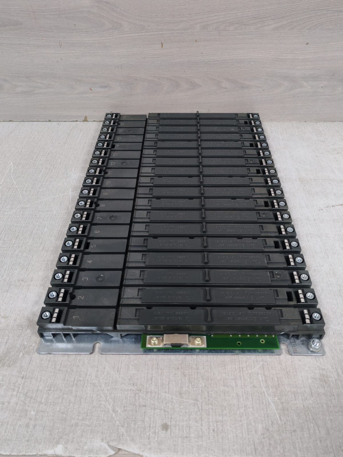 Siemens 1P6ES7400-1TA01-0AA0 SIEIMENS SIMATIC S7 1P6ES7400-1TA01-0AA0 RACK UR1 8