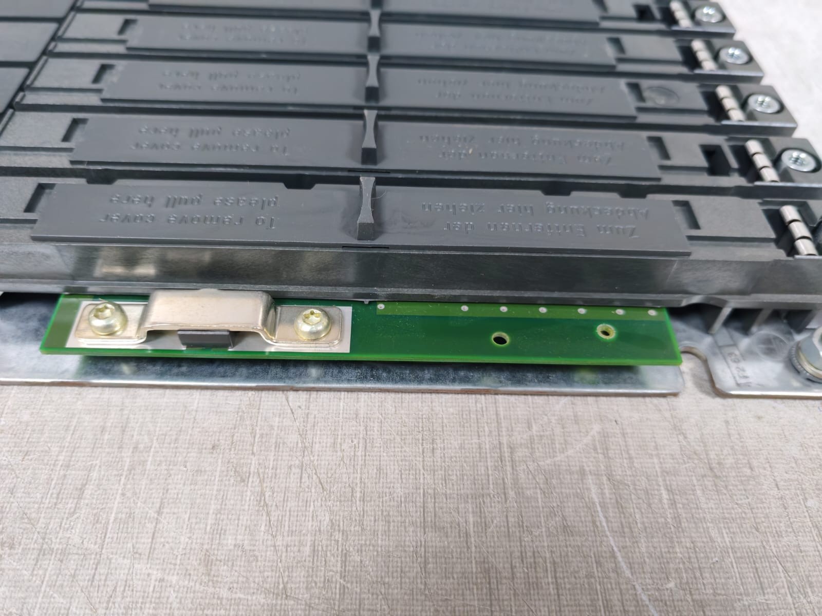 Siemens 1P6ES7400-1TA01-0AA0 SIEIMENS SIMATIC S7 1P6ES7400-1TA01-0AA0 RACK UR1 9