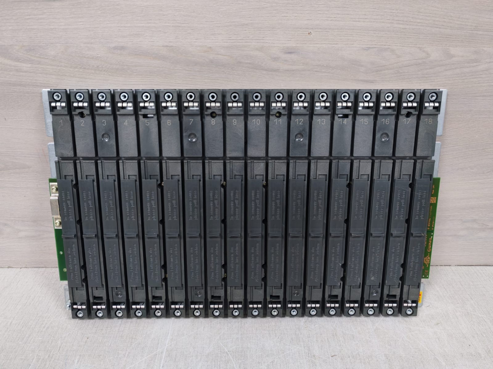 SIEIMENS SIMATIC S7 1P6ES7400-1TA01-0AA0 RACK UR1