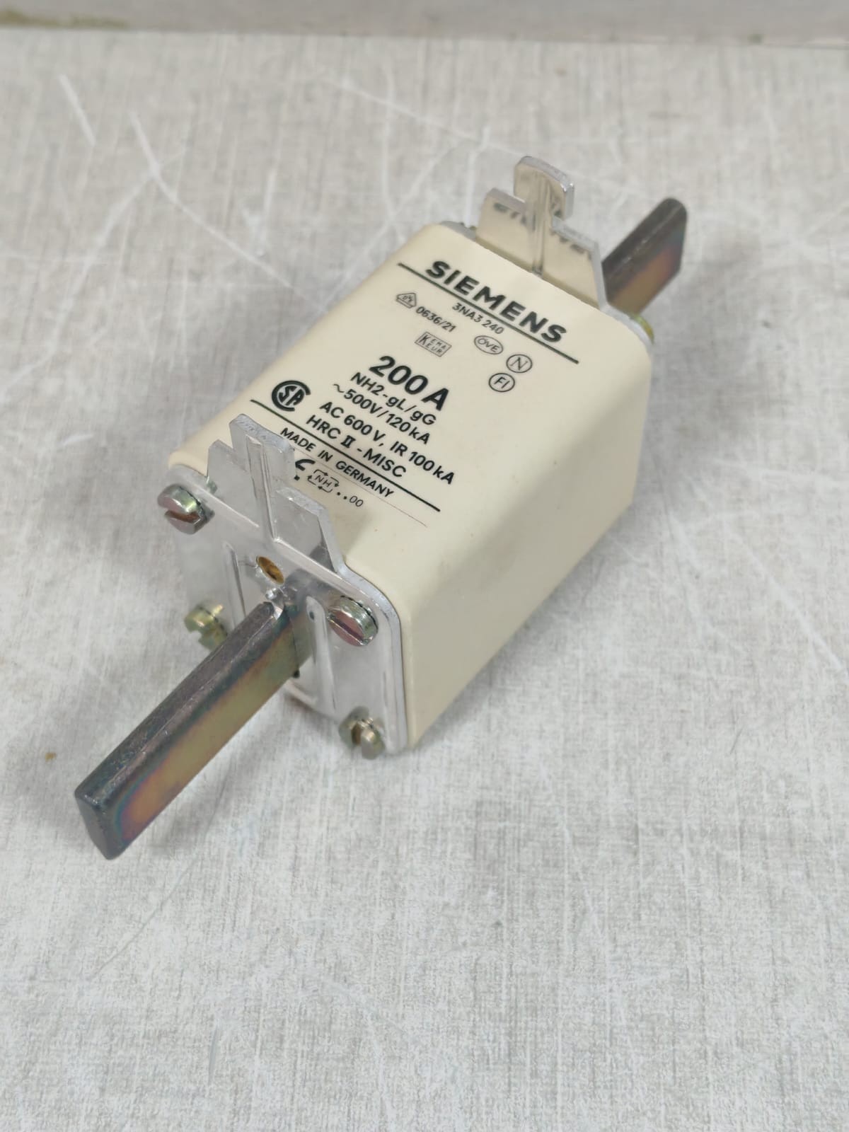 Siemens 3NA3240 LOT SIEMENS 3NA3240 LV-HRC-FUSE LINKS 200A 5