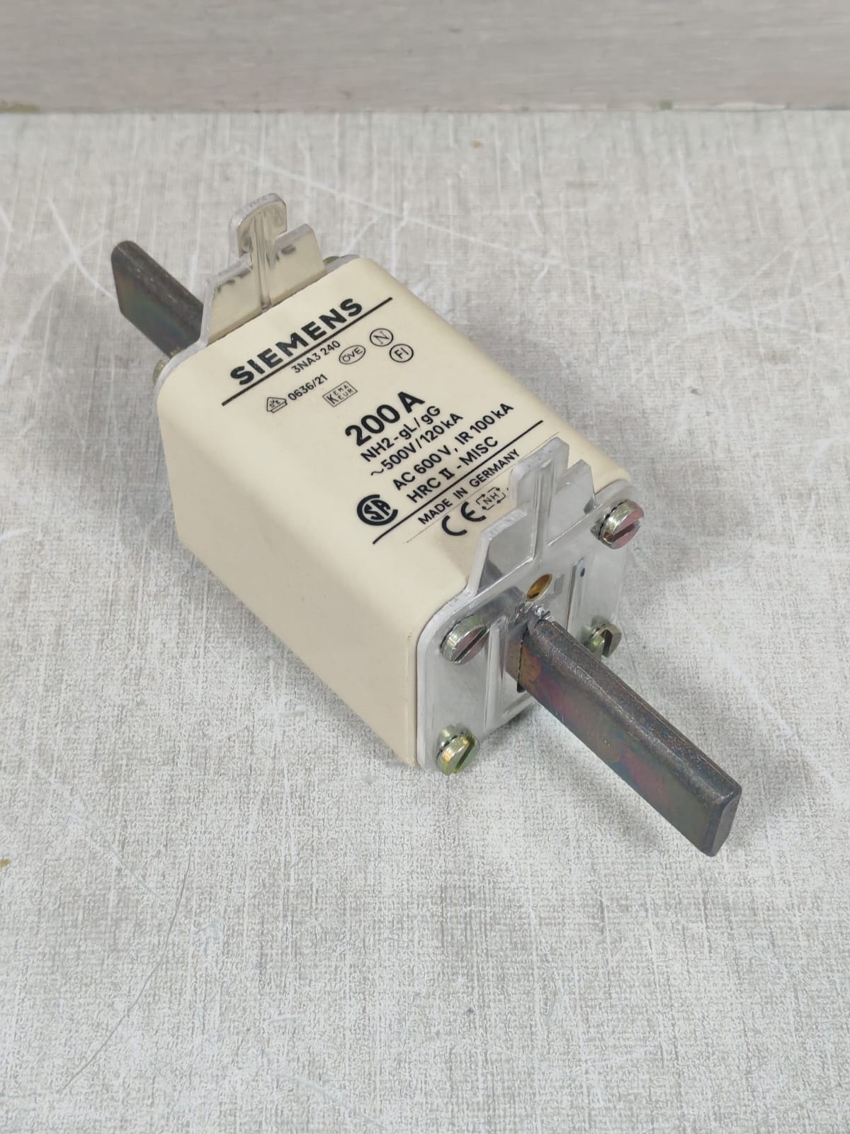 Siemens 3NA3240 LOT SIEMENS 3NA3240 LV-HRC-FUSE LINKS 200A 6