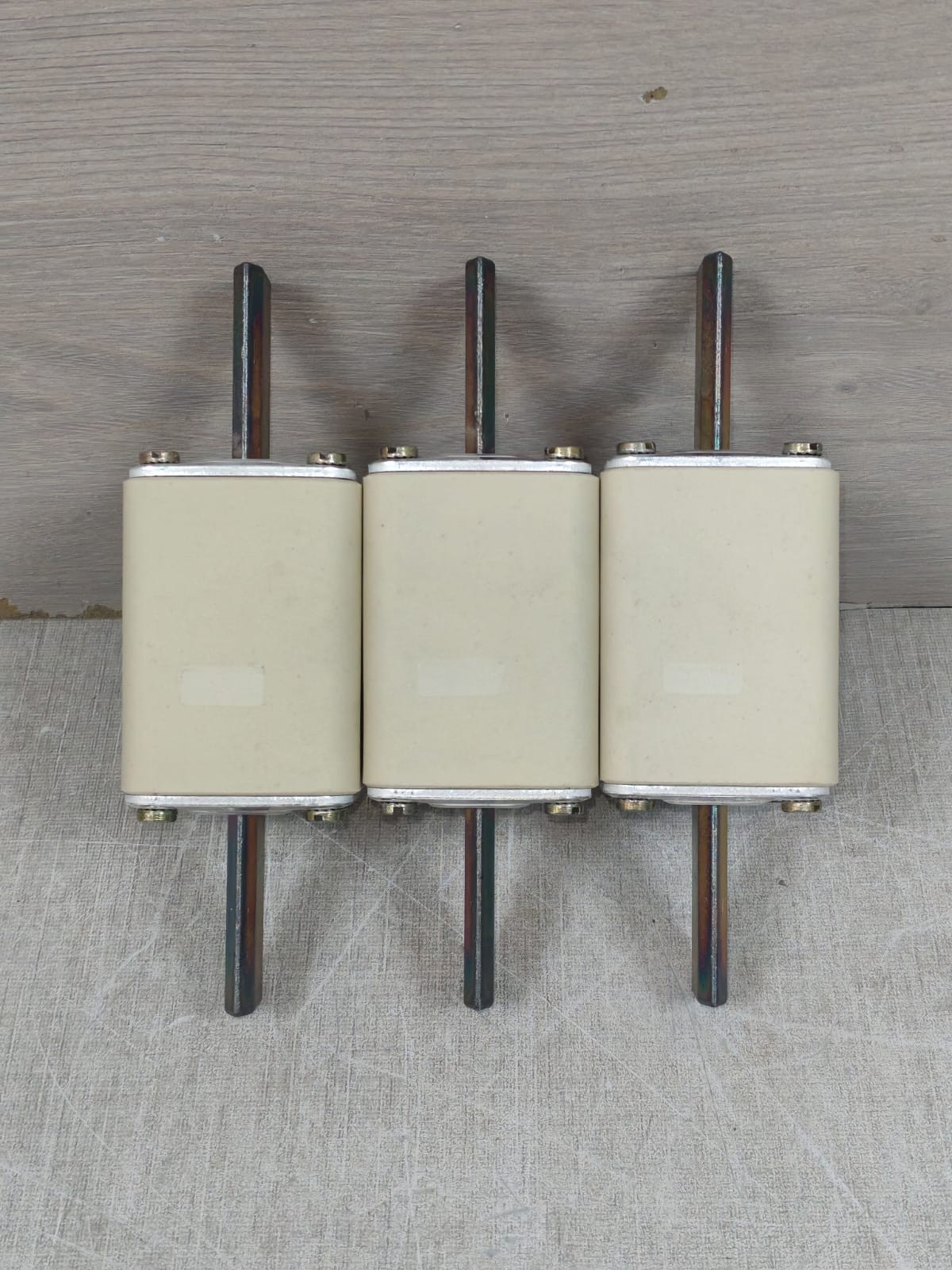 Siemens 3NA3240 LOT SIEMENS 3NA3240 LV-HRC-FUSE LINKS 200A 7