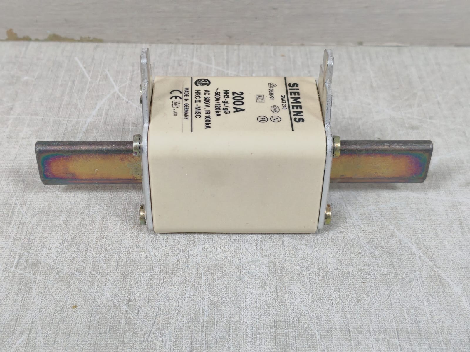 Siemens 3NA3240 LOT SIEMENS 3NA3240 LV-HRC-FUSE LINKS 200A 8
