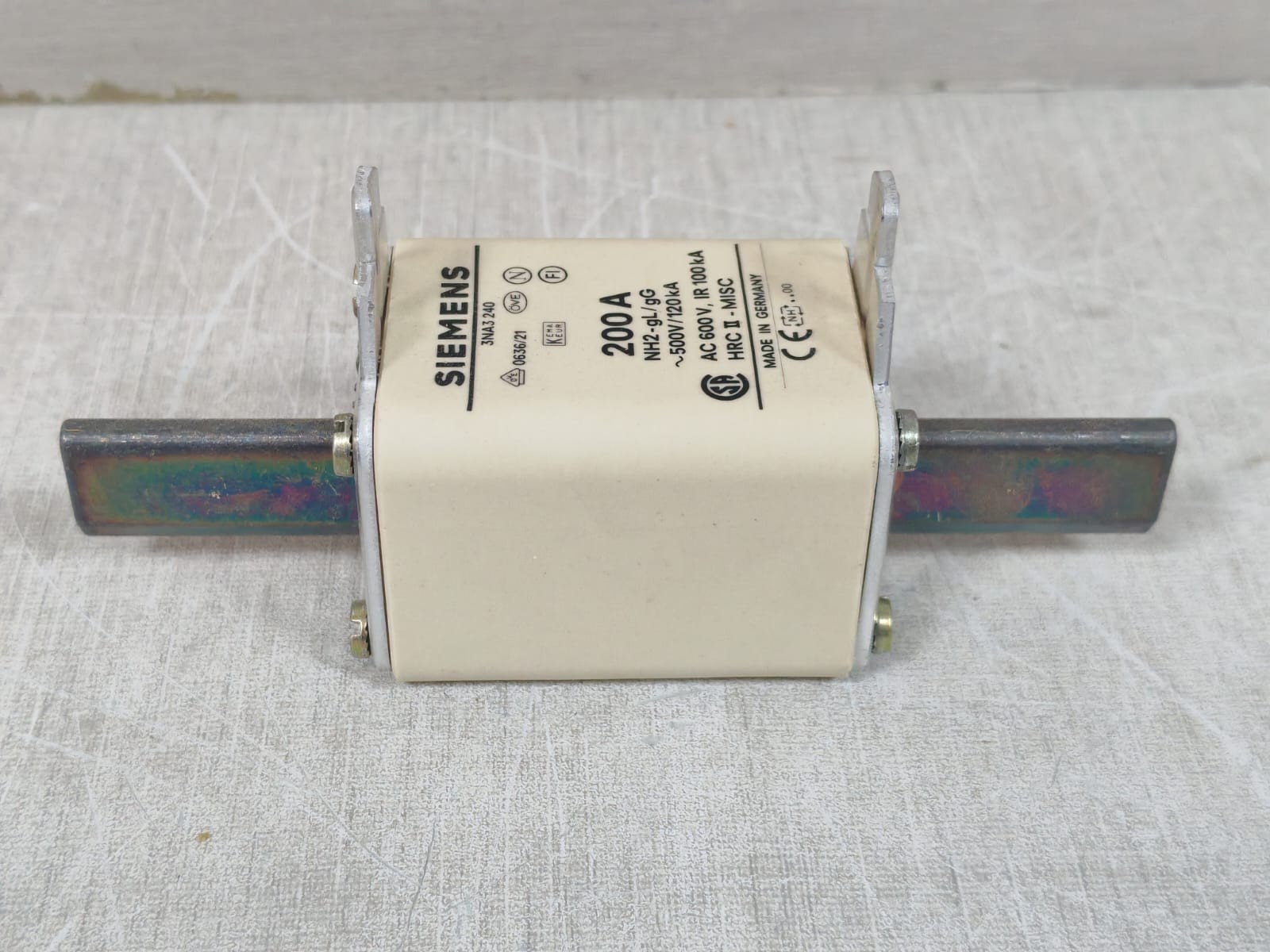 Siemens 3NA3240 LOT SIEMENS 3NA3240 LV-HRC-FUSE LINKS 200A 9