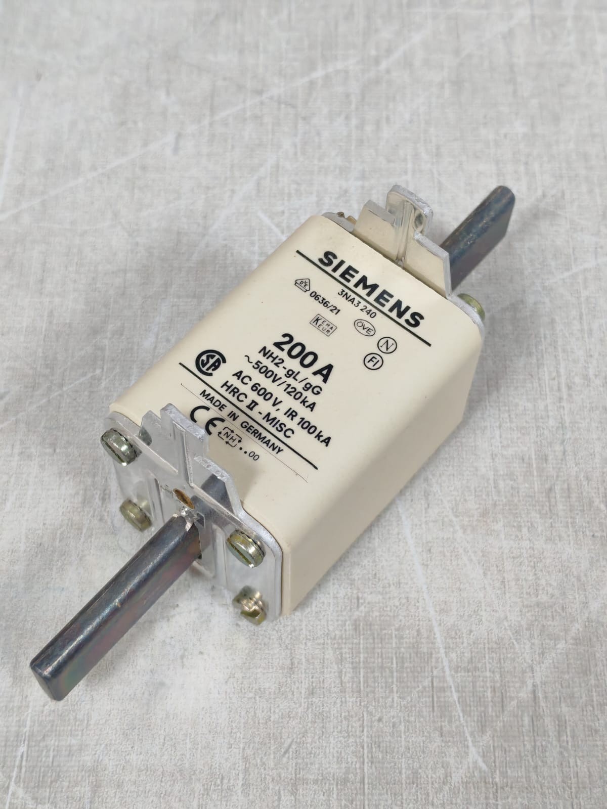 Siemens 3NA3240 LOT SIEMENS 3NA3240 LV-HRC-FUSE LINKS 200A 4