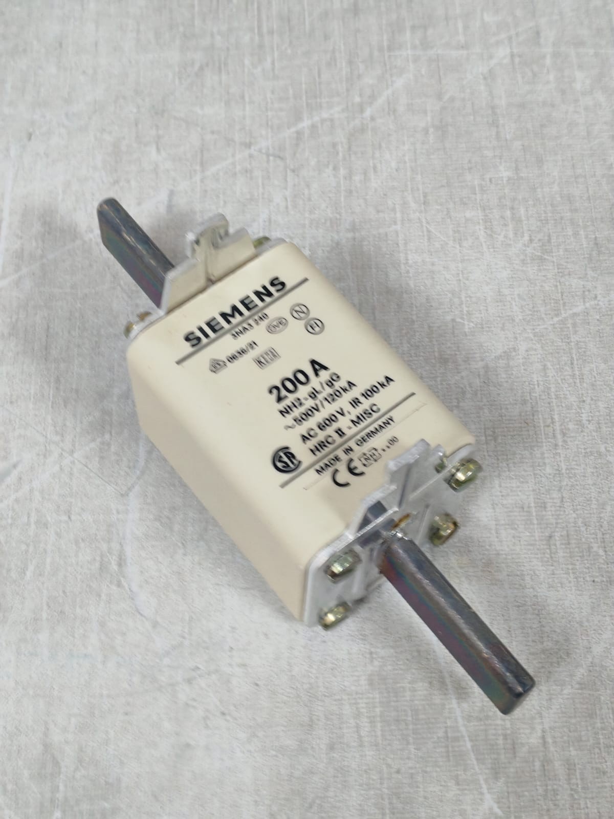 Siemens 3NA3240 LOT SIEMENS 3NA3240 LV-HRC-FUSE LINKS 200A 5